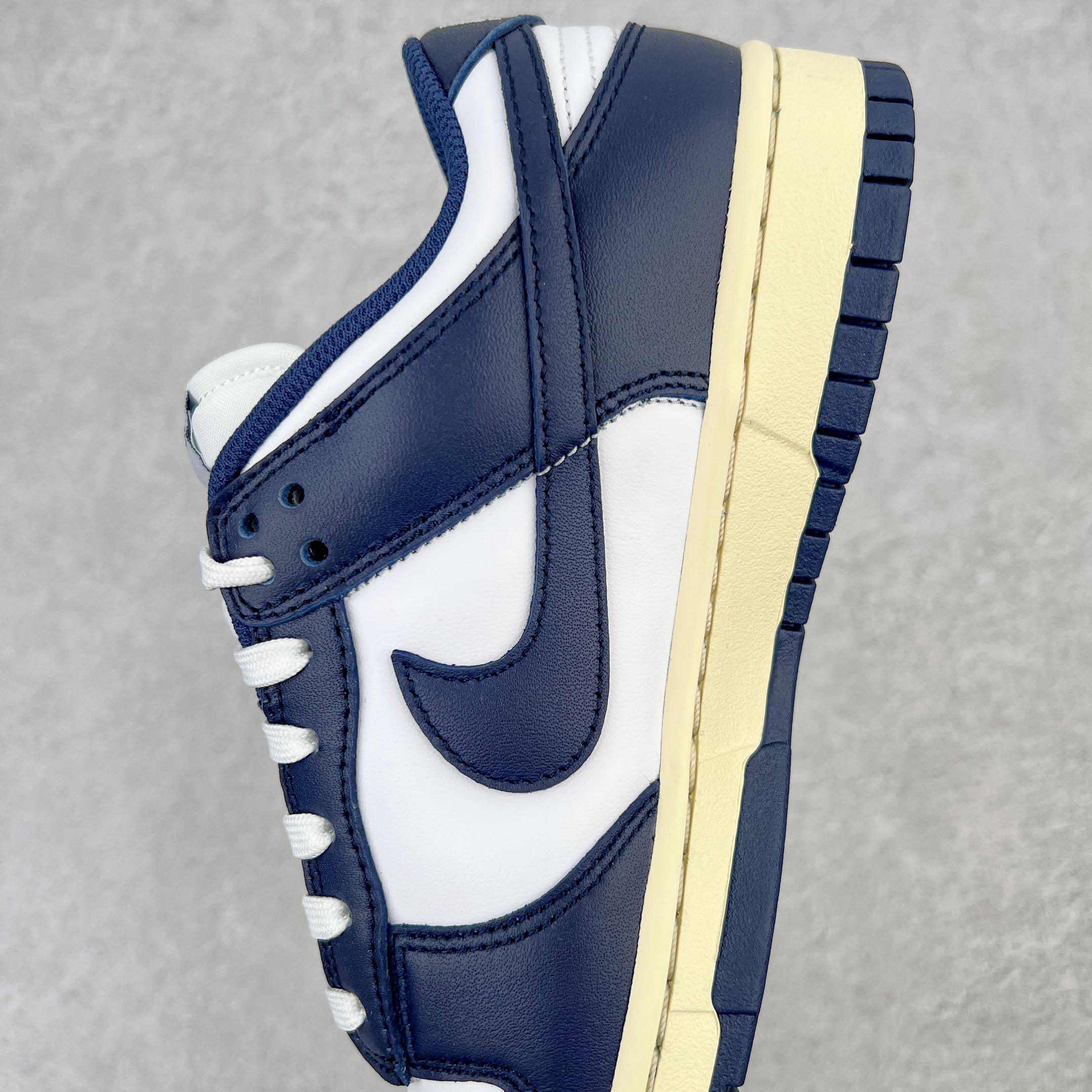 图片[7]-零售💰360 ＃M纯原 NK Dunk Low \”Vintage Navy\” 海军蓝做旧 DD1503-115 圈内最强 零售首选 独家原厂航空铝磨具打磨大底 鞋头坡度极致还原 原盒原配 圈内天花板工艺 原厂冲刀 超高清洁度 全鞋零毛边皮料切割 全套原楦原模倾力打造完美版型 采用原厂百宏鞋带以及原厂百宏织唛舌标 内标可供原厂几率过验 原厂中底布黄色点胶 原厂中底布拉帮走线遵循公司‼️SIZE：36 36.5 37.5 38 38.5 39 40 40.5 41 42 42.5 43 44 44.5 45 46 47.5 编码：by3936060-运动鞋