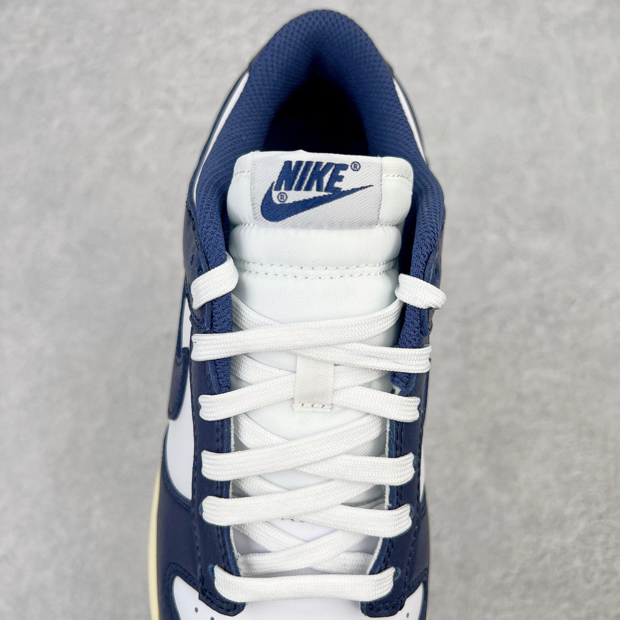 图片[5]-零售💰360 ＃M纯原 NK Dunk Low \”Vintage Navy\” 海军蓝做旧 DD1503-115 圈内最强 零售首选 独家原厂航空铝磨具打磨大底 鞋头坡度极致还原 原盒原配 圈内天花板工艺 原厂冲刀 超高清洁度 全鞋零毛边皮料切割 全套原楦原模倾力打造完美版型 采用原厂百宏鞋带以及原厂百宏织唛舌标 内标可供原厂几率过验 原厂中底布黄色点胶 原厂中底布拉帮走线遵循公司‼️SIZE：36 36.5 37.5 38 38.5 39 40 40.5 41 42 42.5 43 44 44.5 45 46 47.5 编码：by3936060-运动鞋