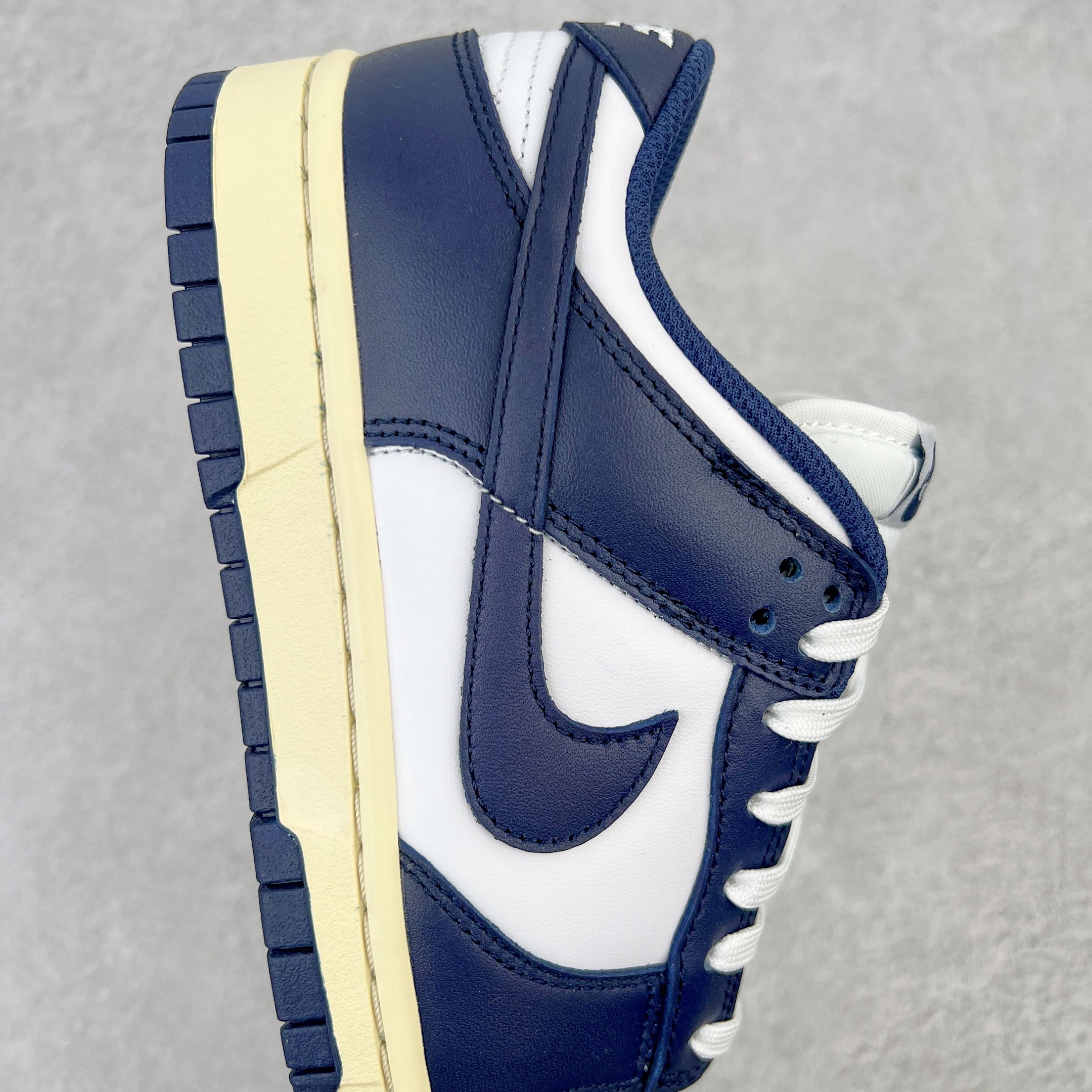 图片[6]-零售💰360 ＃M纯原 NK Dunk Low \”Vintage Navy\” 海军蓝做旧 DD1503-115 圈内最强 零售首选 独家原厂航空铝磨具打磨大底 鞋头坡度极致还原 原盒原配 圈内天花板工艺 原厂冲刀 超高清洁度 全鞋零毛边皮料切割 全套原楦原模倾力打造完美版型 采用原厂百宏鞋带以及原厂百宏织唛舌标 内标可供原厂几率过验 原厂中底布黄色点胶 原厂中底布拉帮走线遵循公司‼️SIZE：36 36.5 37.5 38 38.5 39 40 40.5 41 42 42.5 43 44 44.5 45 46 47.5 编码：by3936060-运动鞋