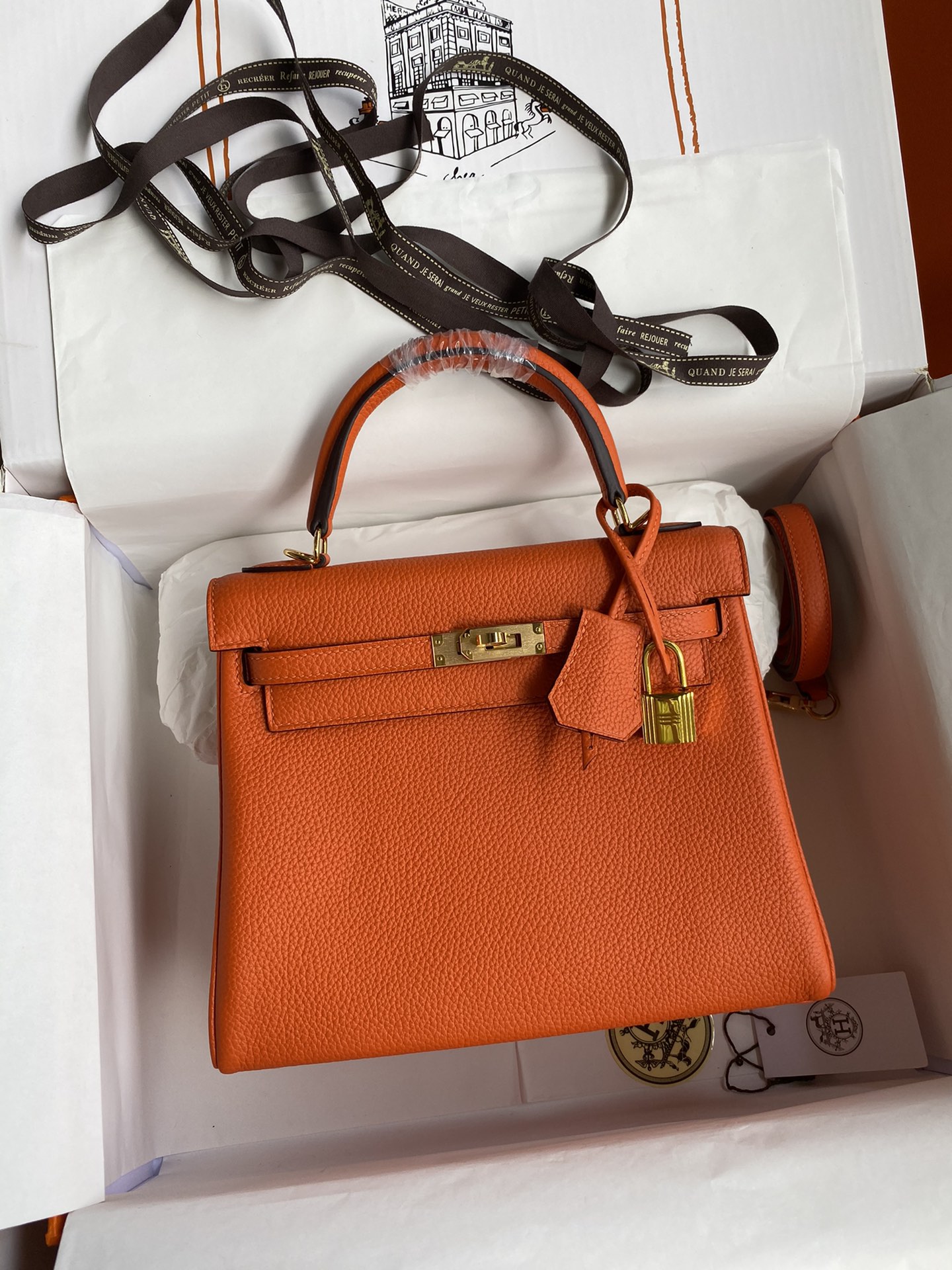 Kelly 25cm piel Togo importada naranja herrajes dorados y plateados con hilo encerado 0