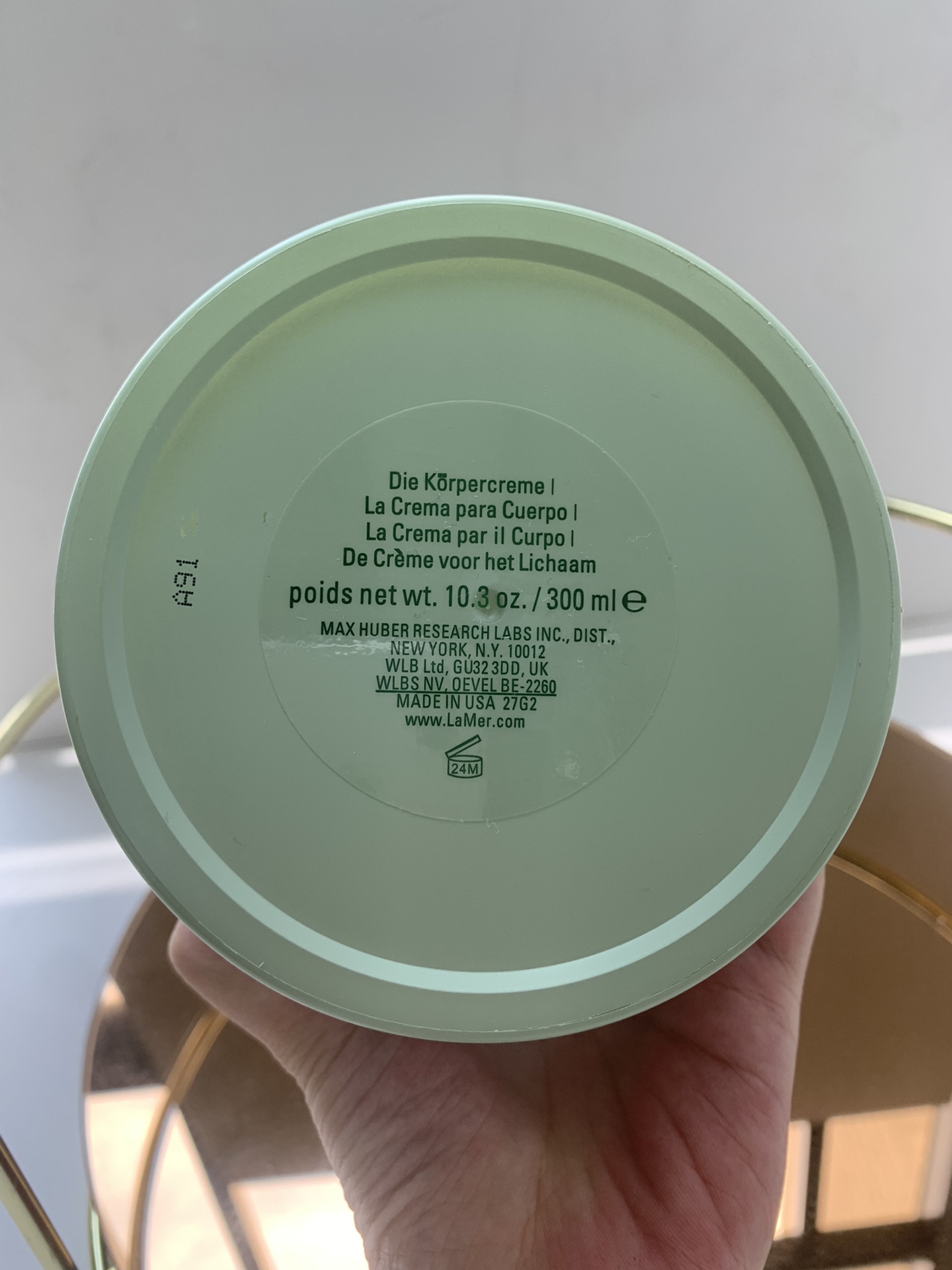 ✨65包
打码更新至最新日期AF5✔️海蓝之谜身体乳300ml！贵妇身体乳，别人家都是身体乳身体霜，海蓝之谜家是身体修复霜，确实不止名字腻害，效果也是超级棒棒哒👍内含与面霜相同的深海巨藻，以及富含天然玻尿酸的微藻复合精华，犹如一罐海藻裹体护理！