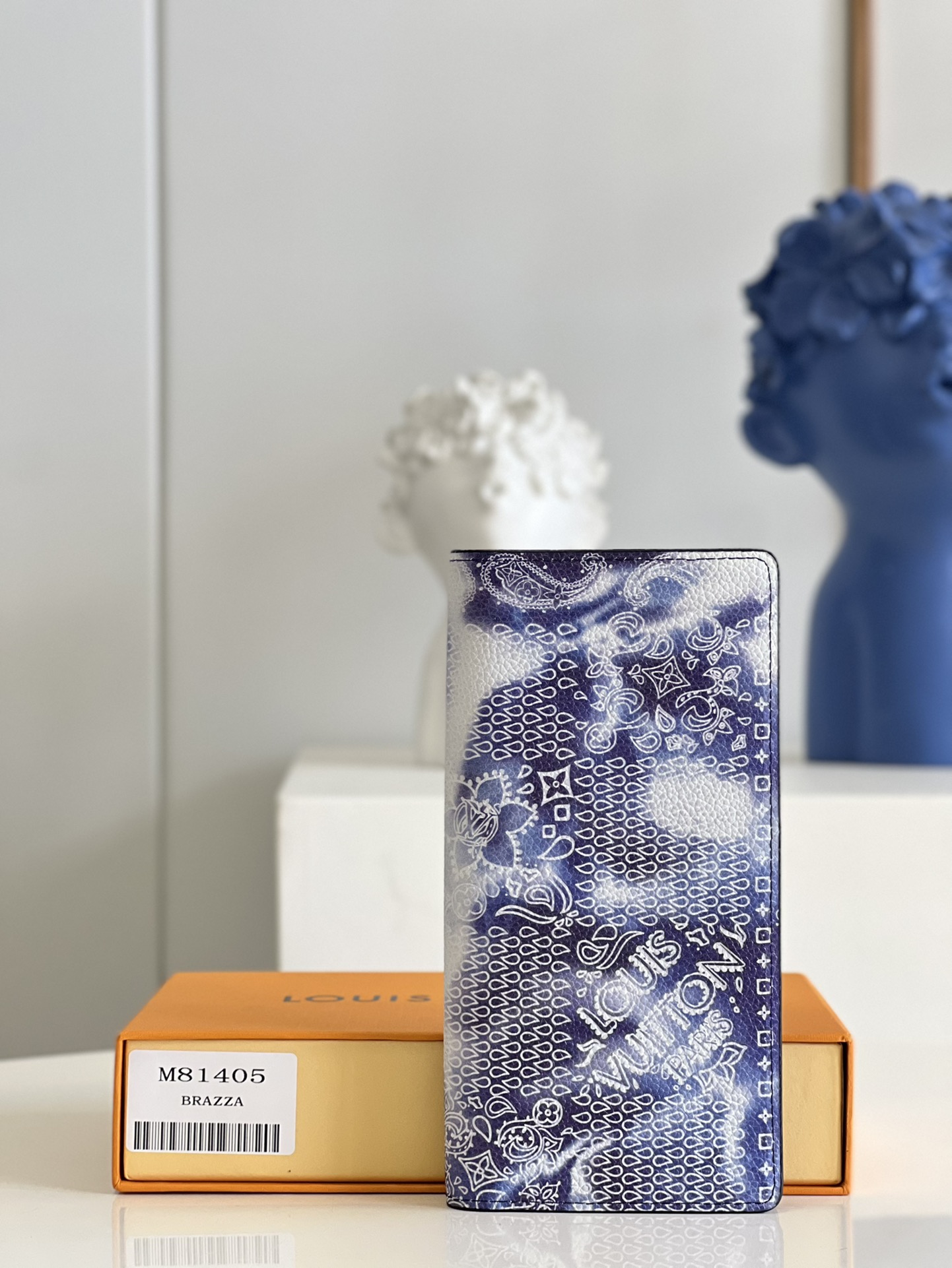 NO:398941,【Exclusive real shot M81405】BRAZZA wallet is made of bleached scarf prints as the background to set off the classic Monogram pattern. It is equipped with multiple card slots and compartments, including a zipper coin compartment. Detailed features 10.0 x 19.0 x 2.0 Z.,LV [original leather],louis vuitton19860909【独家实拍M81405】BRAZZA 钱夹以漂白丝巾印花为背景,烘托经典 Monogram 图案.内配多个卡槽与隔层,包括一个拉链硬币隔层.详细特征10.0 x 19.0 x 2.0 Z.,LV【原厂皮】,louis vuitton,Bag