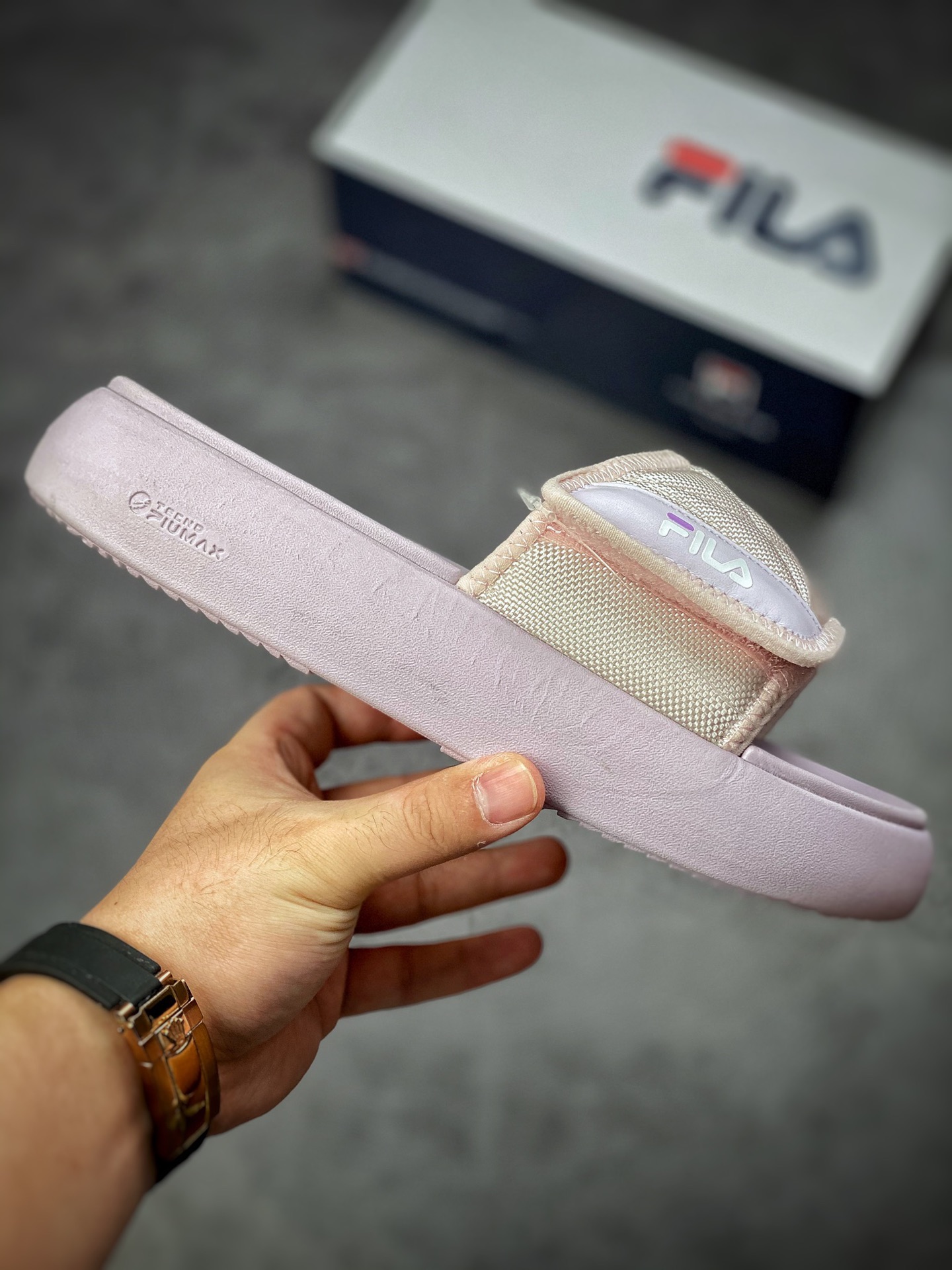 120 FILA FUSION 夏季单品 厚底FILA FUSION 斐乐女子运动拖鞋2021春夏时尚厚底魔术贴凉拖