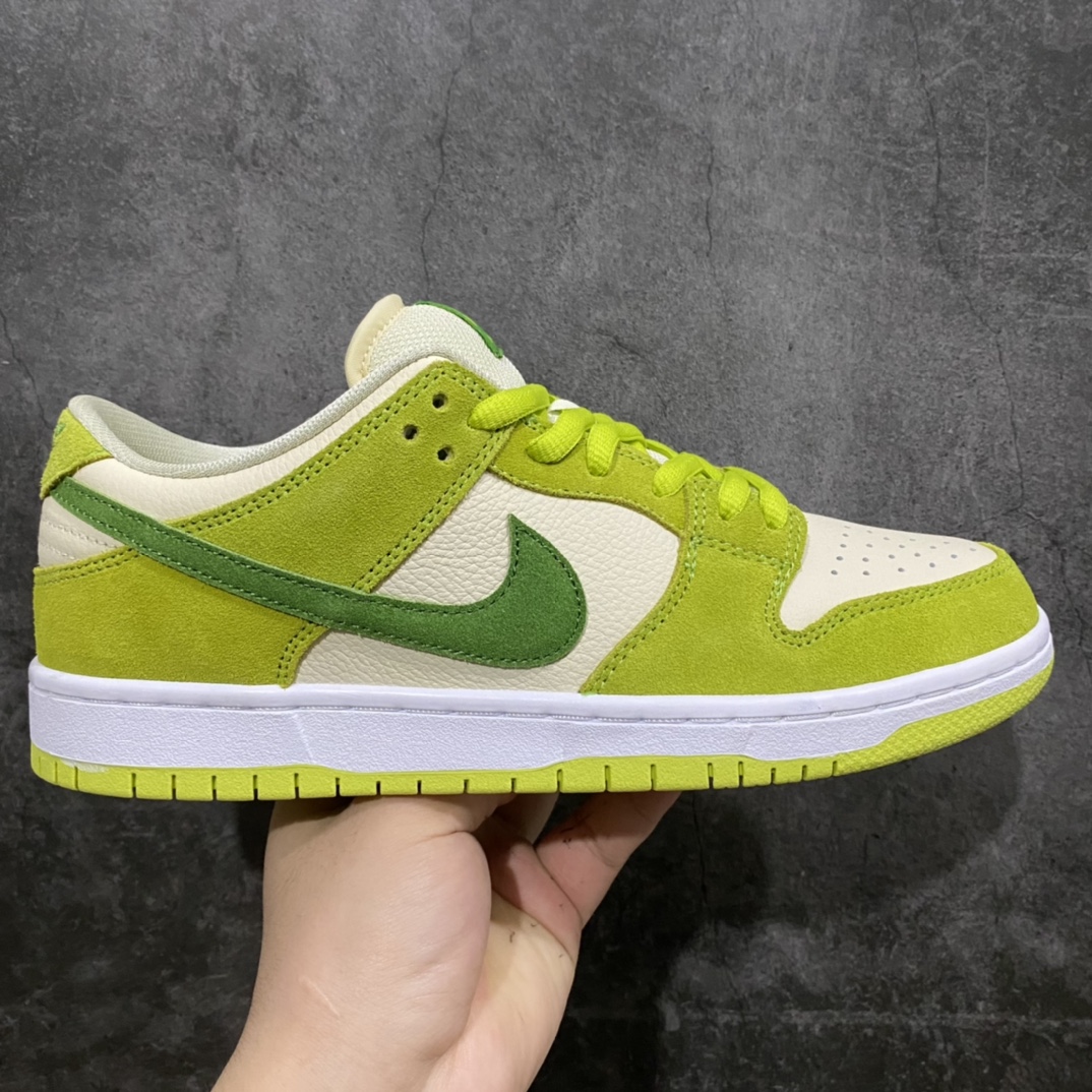 Top纯原 NK Dunk Low 青苹果 独立精准数据化开发 所有材料来自原厂 市面风气败坏 挂羊头卖狗肉的太多 我们坚持真材实料 %100数据化拆解原鞋开发 精准选材 话不多说 真正用心做货的只有这里 拿到手的那一刻才是真的 货号:DM0807-300 尺码:36 36.5 37.5 38 38.5 39 40 40.5 41 42 42.5 43 44 44.5 45 46 4-选品中心