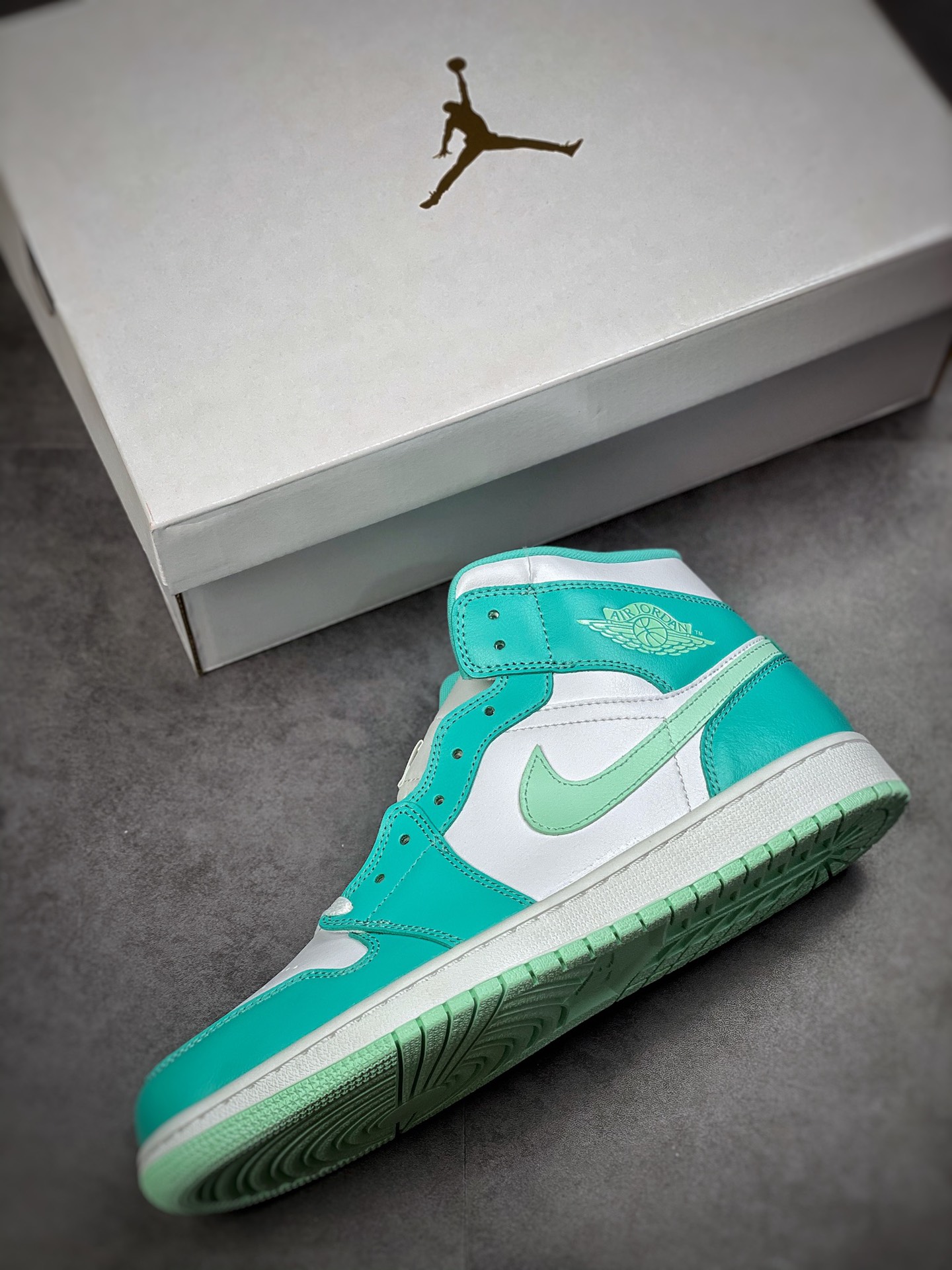 260  Air Jordan 1 Mid 小蒂芙尼 DV2229-300