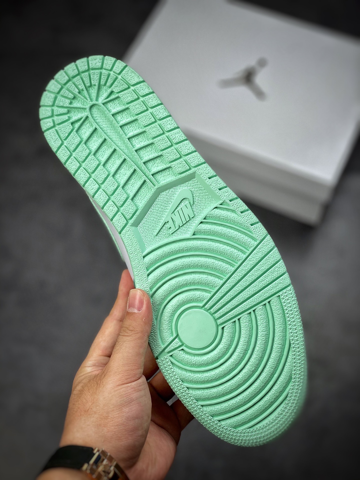 260  Air Jordan 1 Mid 小蒂芙尼 DV2229-300