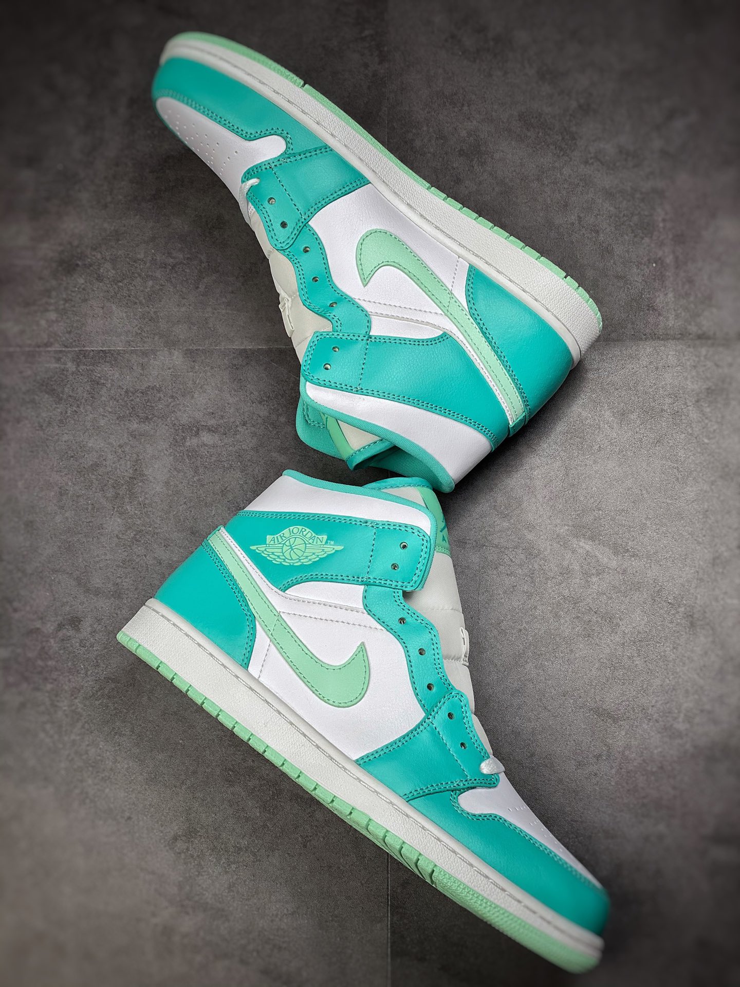 260  Air Jordan 1 Mid 小蒂芙尼 DV2229-300
