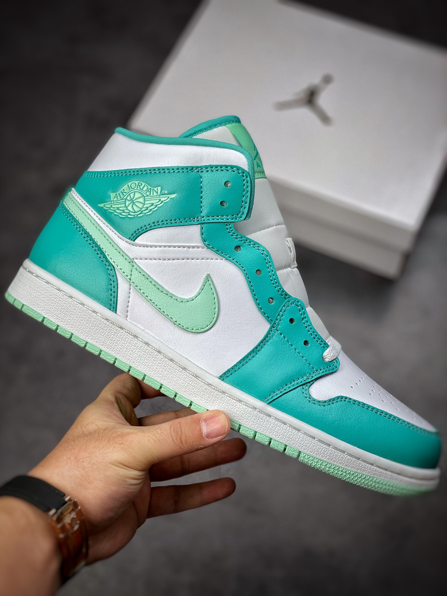 260  Air Jordan 1 Mid 小蒂芙尼 DV2229-300