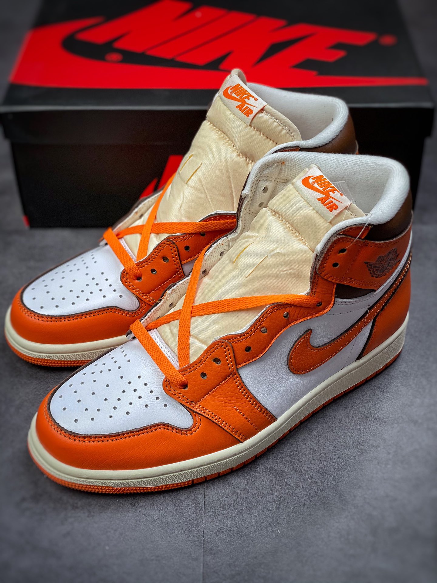 Air Jordan 1 High OG ”Starfish” Hermes Orange DO9369-101