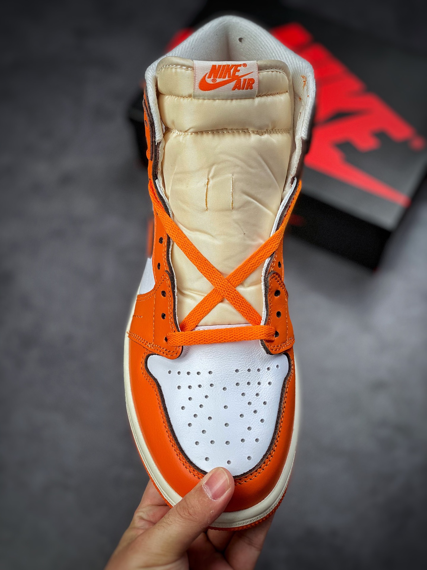 Air Jordan 1 High OG ”Starfish” Hermes Orange DO9369-101