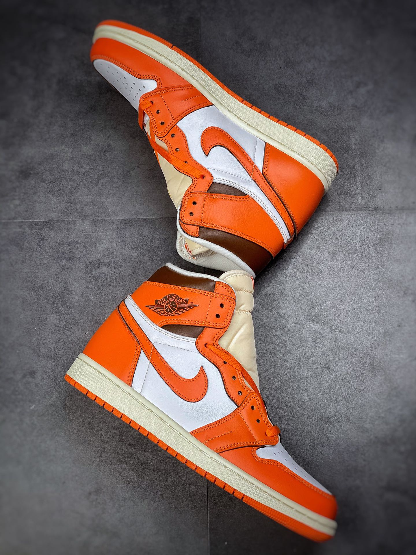 Air Jordan 1 High OG ”Starfish” Hermes Orange DO9369-101