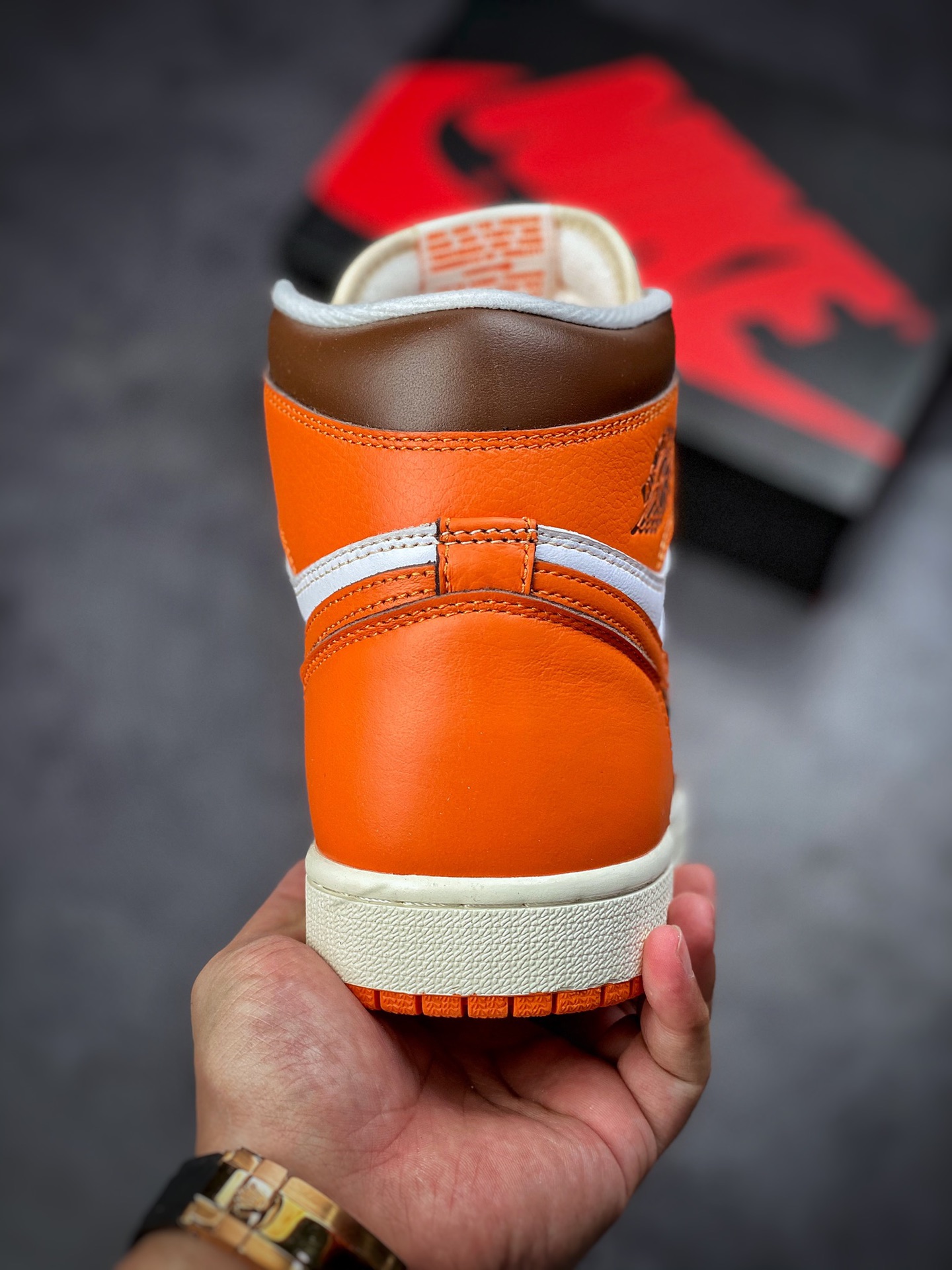 Air Jordan 1 High OG ”Starfish” Hermes Orange DO9369-101