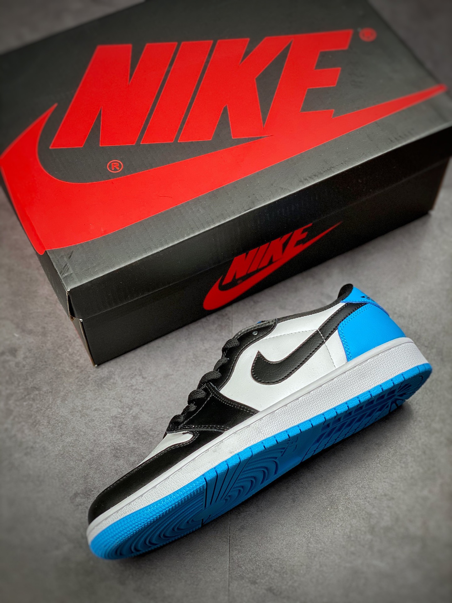200 原装Air Jordan AJ1 Low 黑蓝脚趾CZ0790-104