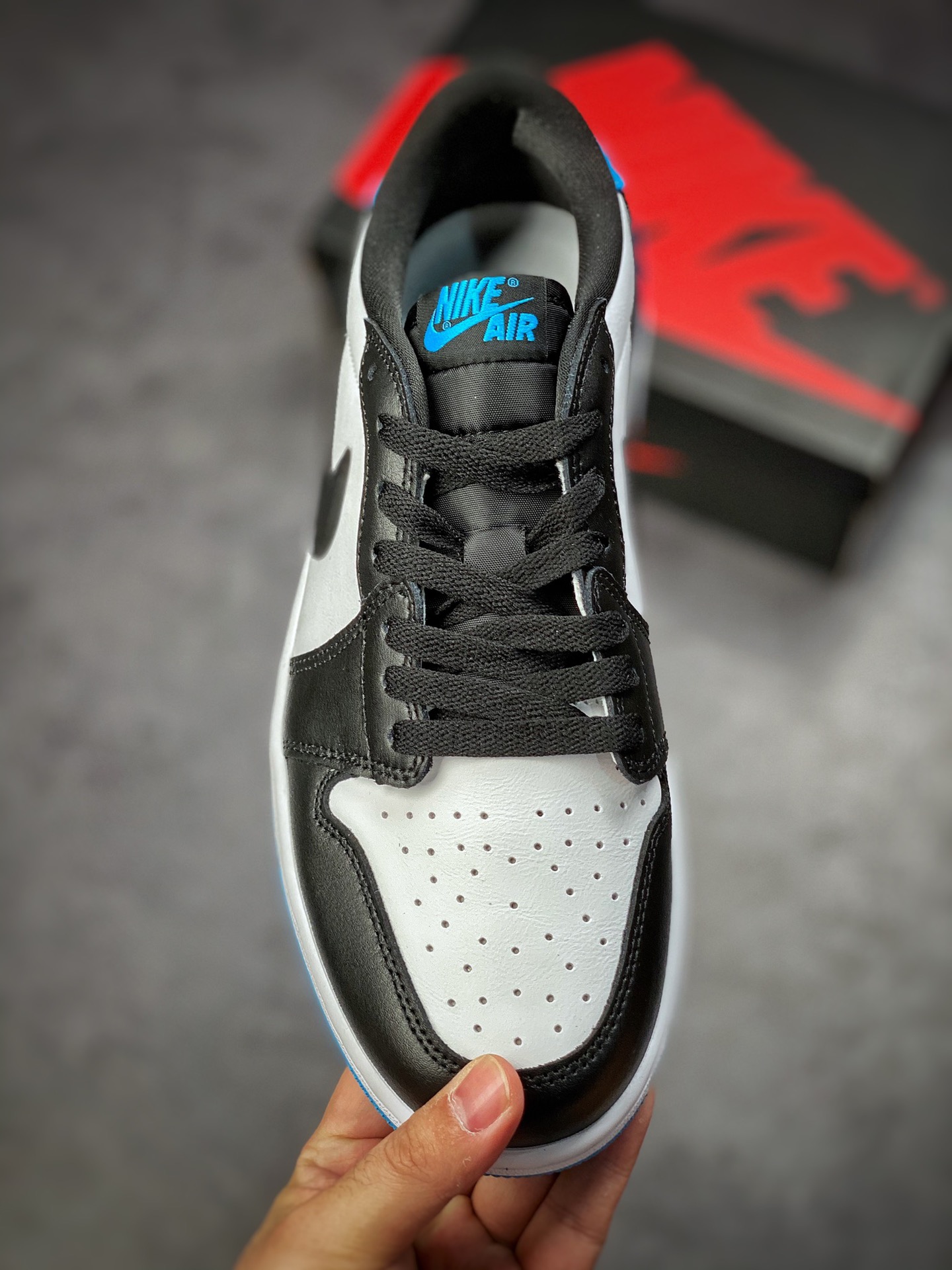 200 原装Air Jordan AJ1 Low 黑蓝脚趾CZ0790-104
