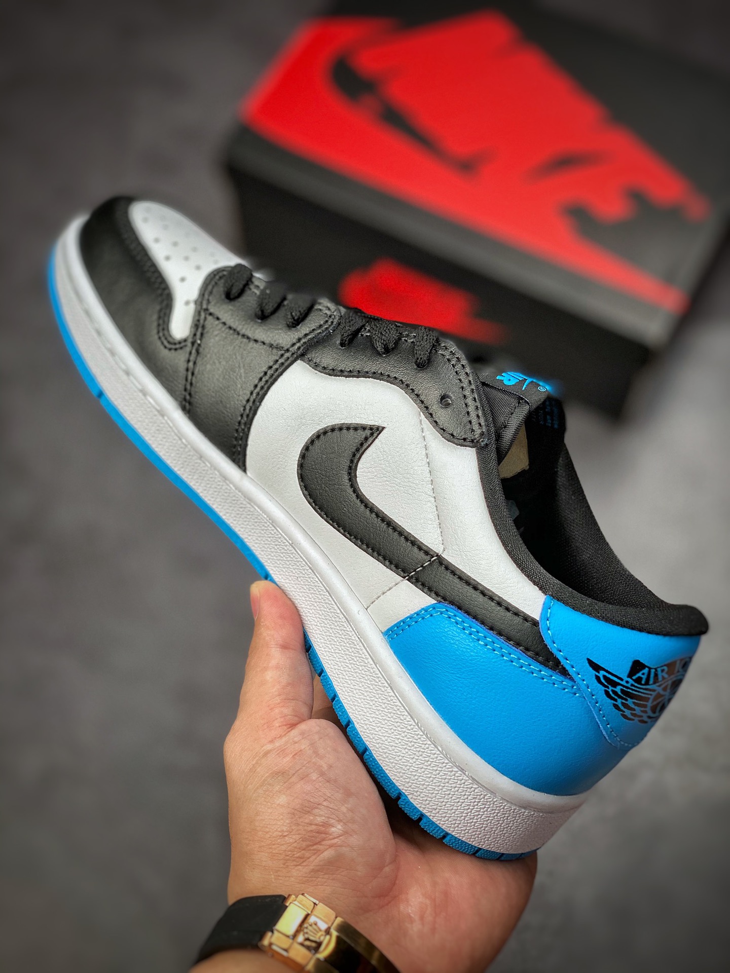 200 原装Air Jordan AJ1 Low 黑蓝脚趾CZ0790-104
