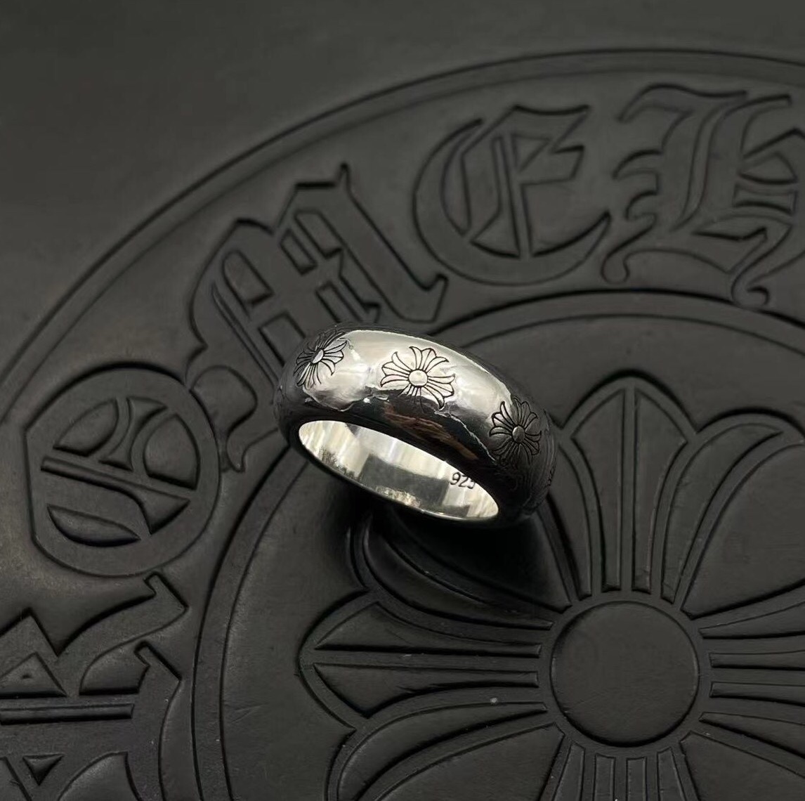Chrome Hearts 高版本克罗心粗版圆环十字花戒指，细节到位刻字清晰，男女均可佩戴，美码5至11可选