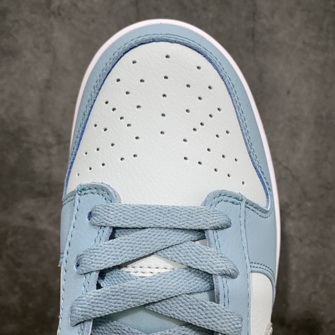 图片[5]-PK版本 Dunk Low \”TPU Swoosh Blue\” 蓝灰 复古耐磨 低帮休闲板鞋 货号：DH9765-401 #纯原生产线 独立开发 #独家原版原盒 原底原料 开模打造 #原厂织唛鞋标 高精密准度 #原楦原纸板开发 匹配原版98%以上 #后跟垫棉独家呈现 反口里弧度正确 #原厂鞋垫 背胶 后跟电绣针数 与正品一致 #原厂头层皮料 原厂车缝线 质感无敌 #皮料切割干净 无任何毛边 清洁度细节完美 尺码：35.5 36 36.5 37.5 38 38.5 39 40 40.5 41 42 42.5 43 44 44.5 45 46 47.5-选品中心