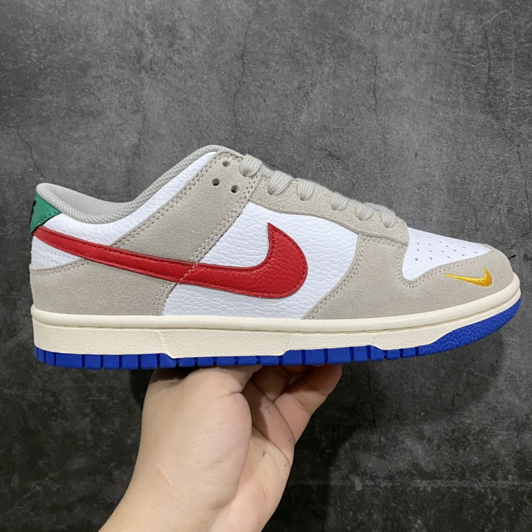Z版纯原NK SB Dunk Low 白沙红 DV3497-001 独家原厂航空铝磨具打磨大底 鞋头坡度极致还原 原盒原配 圈内天花板工艺 原厂冲刀 超高清洁度 全鞋零毛边皮料切割 全套原楦原模倾力打造完美版型 采用原厂百宏鞋带以及原厂百宏织唛舌标 内标可供原厂几率过验 原厂中底布黄色点胶 原厂中底布拉帮走线遵循公司‼️ 尺码:36 36.5 37.5 38 38.5 39 40 40.5 41 42 42.5 43 44 44.5 45 46-选品中心