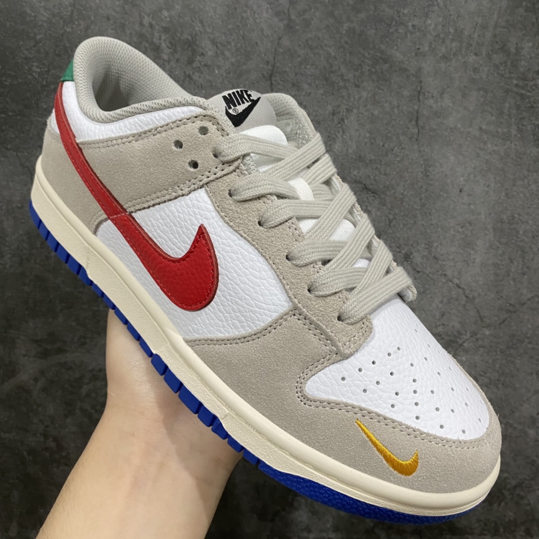 图片[3]-Z版纯原NK SB Dunk Low 白沙红 DV3497-001 独家原厂航空铝磨具打磨大底 鞋头坡度极致还原 原盒原配 圈内天花板工艺 原厂冲刀 超高清洁度 全鞋零毛边皮料切割 全套原楦原模倾力打造完美版型 采用原厂百宏鞋带以及原厂百宏织唛舌标 内标可供原厂几率过验 原厂中底布黄色点胶 原厂中底布拉帮走线遵循公司‼️ 尺码：36 36.5 37.5 38 38.5 39 40 40.5 41 42 42.5 43 44 44.5 45 46-选品中心