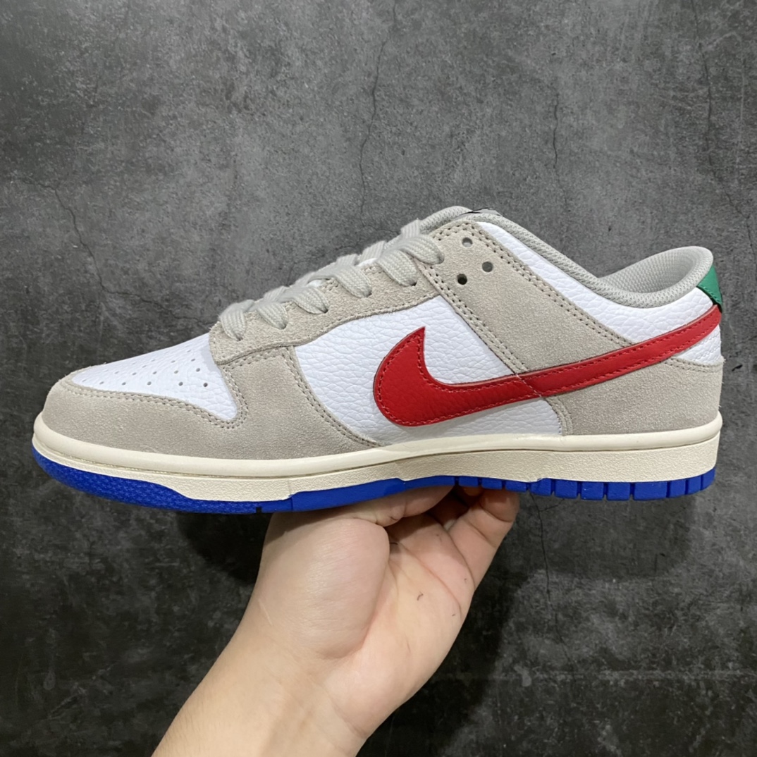 图片[2]-Z版纯原NK SB Dunk Low 白沙红 DV3497-001 独家原厂航空铝磨具打磨大底 鞋头坡度极致还原 原盒原配 圈内天花板工艺 原厂冲刀 超高清洁度 全鞋零毛边皮料切割 全套原楦原模倾力打造完美版型 采用原厂百宏鞋带以及原厂百宏织唛舌标 内标可供原厂几率过验 原厂中底布黄色点胶 原厂中底布拉帮走线遵循公司‼️ 尺码：36 36.5 37.5 38 38.5 39 40 40.5 41 42 42.5 43 44 44.5 45 46-选品中心