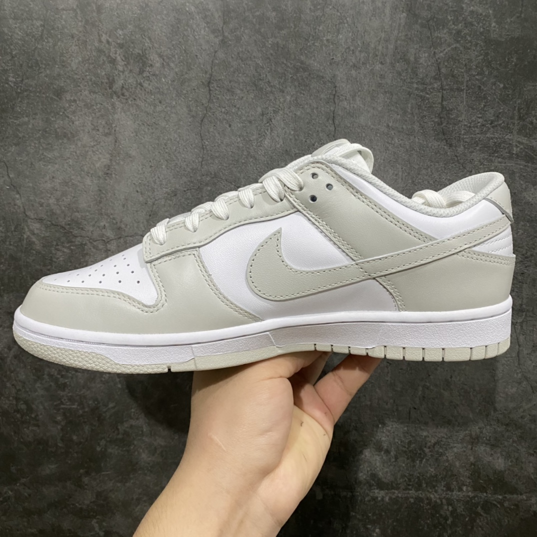 图片[2]-LW纯原 NK Dunk Low SP 白灰 DD1503-103 圈内最强版之一 零售首选 独家原厂航空铝磨具打磨大底 鞋头坡度极致还原 原盒原配 圈内天花板工艺 原厂冲刀 超高清洁度 全鞋零毛边皮料切割 全套原楦原模倾力打造完美版型 采用原厂百宏鞋带以及原厂百宏织唛舌标 内标可供原厂几率过验 原厂中底布黄色点胶 原厂中底布拉帮走线遵循公司‼️ 尺码：36 36.5 37.5 38 38.5 39 40 40.5 41 42 42.5 43 44 45 46 47.5-选品中心