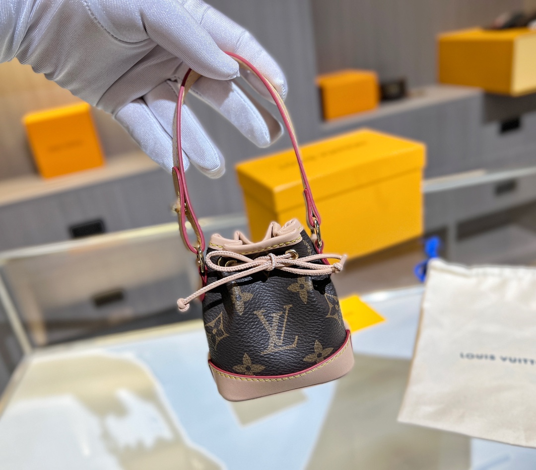 Louis Vuitton Louis Vuitton 路易威登lv迷你水桶包挂件钥匙扣