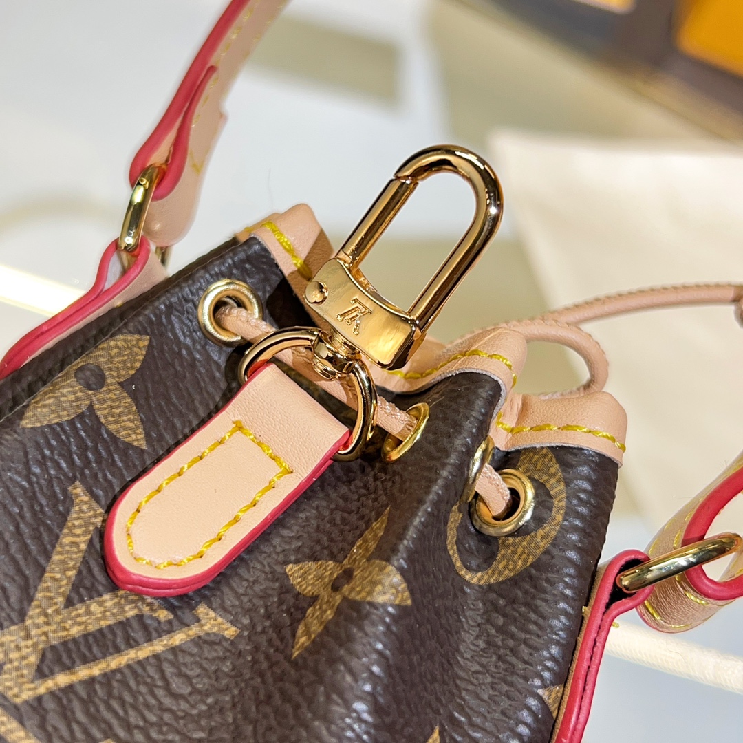 Louis Vuitton Louis Vuitton 路易威登lv迷你水桶包挂件钥匙扣