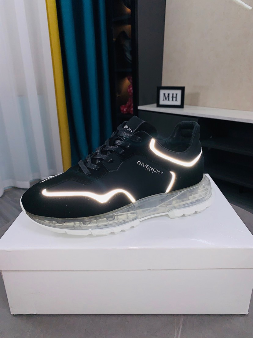 J5  GIVENCHY· 纪梵希 Givenchy  ·高端版本 专柜同步发售🔝鞋面：意大利🇮🇹进口品牌logo印花布匹🌫 尽显奢华，羊皮内里加上双层组合，脚感舒适，鞋底：原厂特供气垫tup发泡大底，轻便，舒适，随意进出专柜