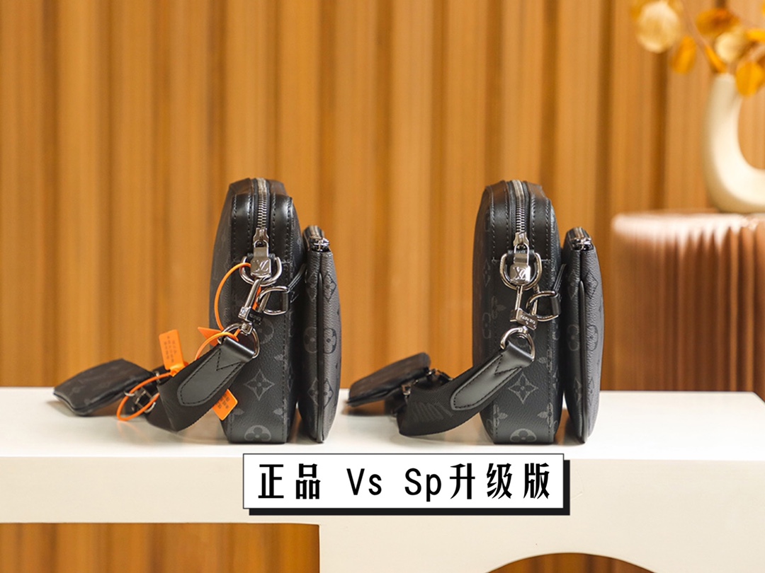 内部价 菱格变码SP免检 。 𝐓𝐑𝐈𝐎邮差包 升级版#M69443#免检版 
▪️𝐙𝐏 𝐕𝐬 升级版▪️
毫不夸张，相似度直达𝟗𝟗.𝟗𝟗%，
凭实力说话，品质自带说服力✔️