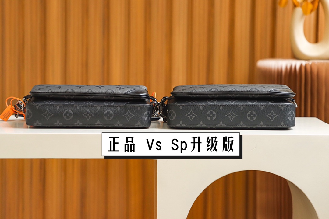 内部价 菱格变码SP免检 。 𝐓𝐑𝐈𝐎邮差包 升级版#M69443#免检版 
▪️𝐙𝐏 𝐕𝐬 升级版▪️
毫不夸张，相似度直达𝟗𝟗.𝟗𝟗%，
凭实力说话，品质自带说服力✔️