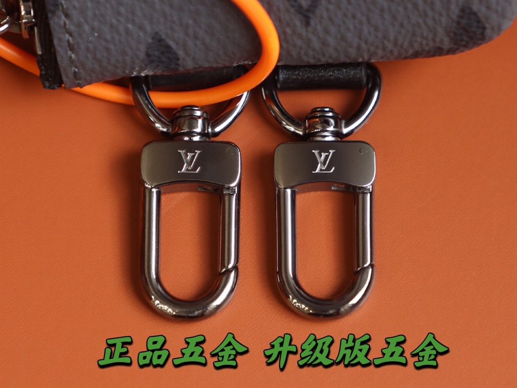 𝐓𝐑𝐈𝐎邮差包 升级版#M69443#
【升级版五金 𝐏𝐊 正品五金】
私定材质的原版五金，还原度𝟗𝟗.𝟗𝟗𝟗%
支持随意对比，目前全网独家销售！