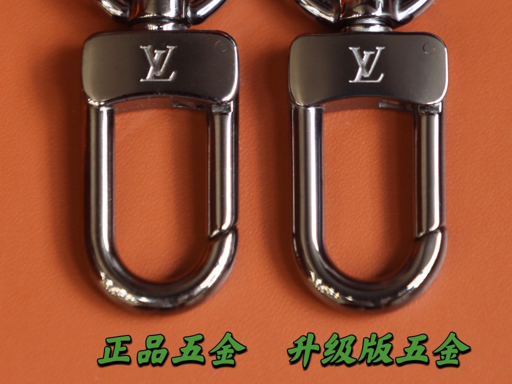 𝐓𝐑𝐈𝐎邮差包 升级版#M69443#
【升级版五金 𝐏𝐊 正品五金】
私定材质的原版五金，还原度𝟗𝟗.𝟗𝟗𝟗%
支持随意对比，目前全网独家销售！