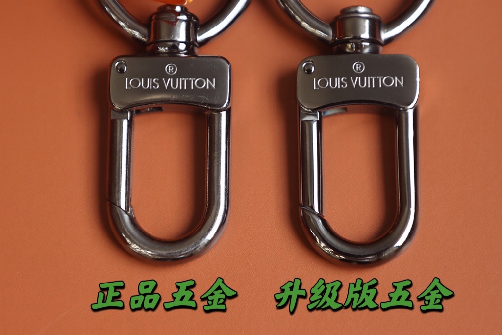 𝐓𝐑𝐈𝐎邮差包 升级版#M69443#
【升级版五金 𝐏𝐊 正品五金】
私定材质的原版五金，还原度𝟗𝟗.𝟗𝟗𝟗%
支持随意对比，目前全网独家销售！