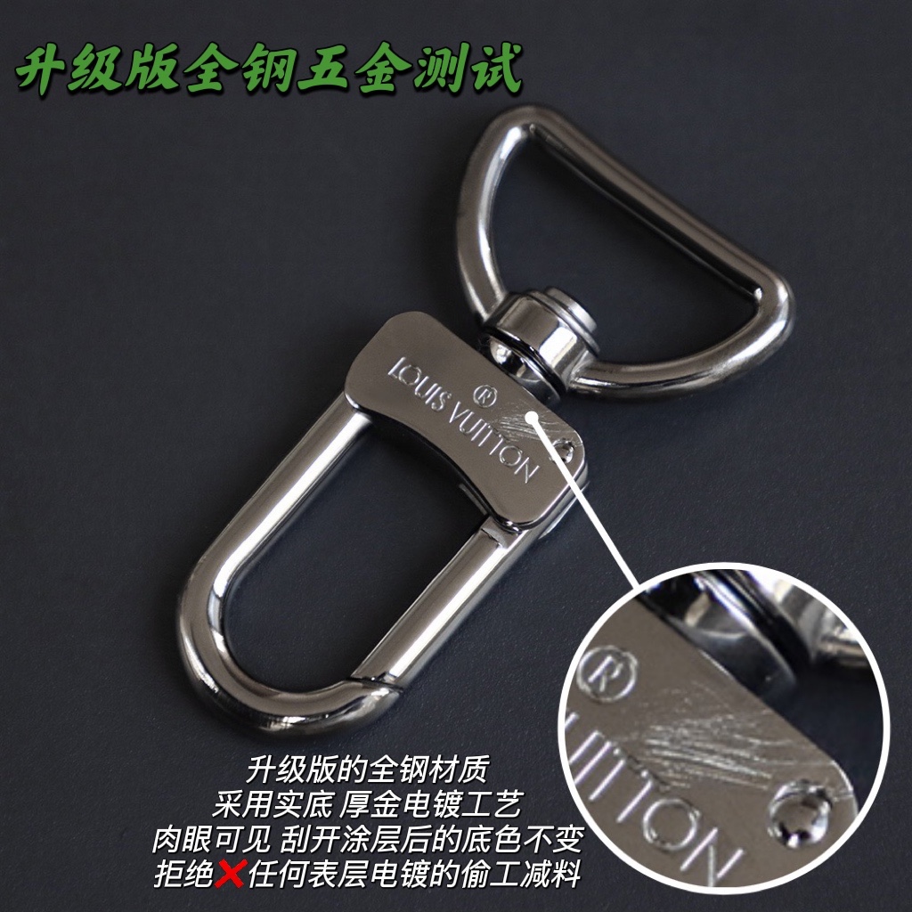 𝐓𝐑𝐈𝐎邮差包 升级版#M69443#
【升级版五金 不褪色不掉色】
告别传统的真空表层电镀枪色五金，
升级版原厂五金⚠️承诺不褪色不掉色‼️