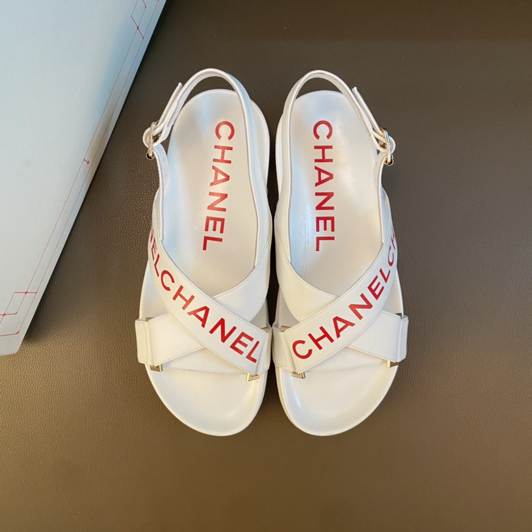 I0   春夏givenchy 纪梵希 Givenchy 最火爆的品牌logo标准性凉鞋拖鞋，金卡戴珊与众多网红同款，软踏踏的原版pu鞋底，鞋面为PVC品牌标志性logo，拖鞋 非常时尚沙滩拖鞋，这个夏天不能错过时尚单品。38-44 45定制 供天猫 户外司机鞋🚗 纯原正品 一字拖鞋