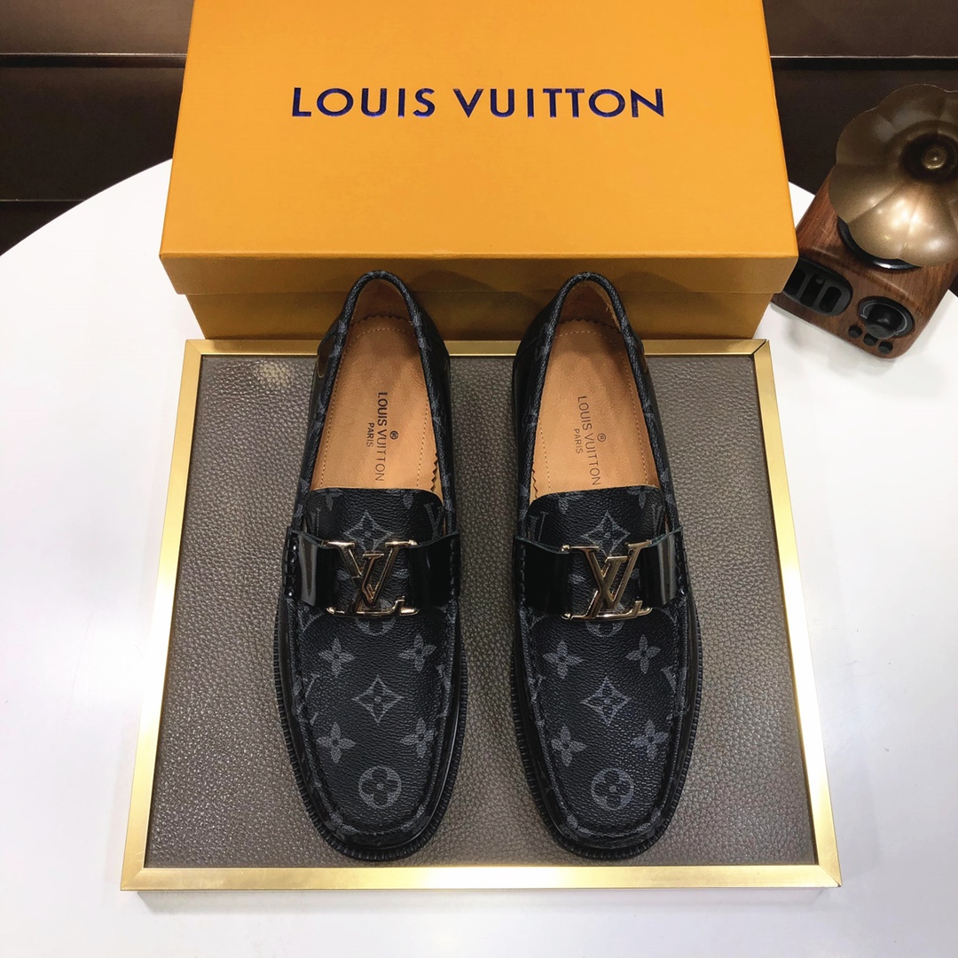 NO:279652,【LV】 (full high-end cow li) LV latest genuine leather business suit shoes are on the market simultaneously, imported from Italy, made of top cowhide one to one, 1:1 rubber sole on the official website. Wearing versatile, high-end and classy, ​​and the color matching is extraordinary. This four-season model is charming when worn on the feet and shows the temperament of the big brand. Standard code 38-45 (customized for 45), louis vuitton, business suit, cowhide19860909【LV】（全高端牛内里）LV最新真皮商务西装鞋官网同步上市,意大利进口 头层牛皮一比一重金打造,官网1:1橡胶大底.穿着百搭,高档不失档次,彩色搭配气度不凡.此款四季款,穿在脚上魅力四射尽显大牌气质.标准码38-45（45定做）,,louis vuitton,business suit,cowhide,Men's shoes