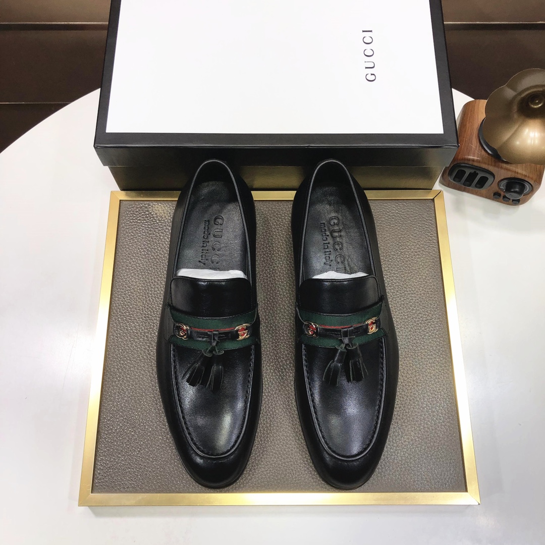 NO:780479,Italy's top luxury men's shoe giant (GUCCI) (Gucci) (full cowhide lining) has launched a new model with an original European style that is pleasing to the eye. In order to make the shoes more durable and non-deformable, the production continues to follow traditional methods, but there is still no lack of innovation. The leather is made of original sheepskin, which is smooth, natural and extra bright. It is made of imported cowhide. The first choice of the wealthy 38-45 (custom-made for 45),,gucci,cowhide,sheepskin19860909意大利顶级奢侈男鞋巨头(GUCCI)（古奇）（全牛皮内里）新款报到原汁原味的欧式风格 赏心悦目为了让鞋子更加耐用不变形制作继续沿用传统做法 但仍然不乏创新皮质上选择原版羊皮 流畅自然 并格外光亮进口牛皮制作而成 土豪的第一选择 38-45(45定做),,gucci,cowhide,sheepskin,Men's shoes