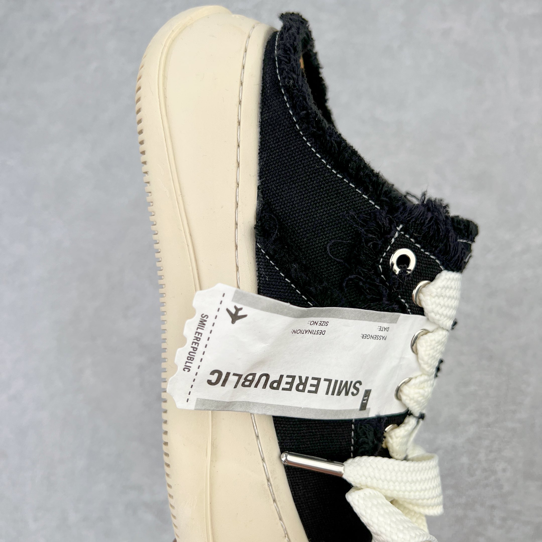 图片[6]-＃开春福利 SMILEREPUBLIC檀健次同款经典新款起司猫低帮开口笑厚底帆布鞋 新晋街头鞋履品牌SMILEREPUBLIC Canvas 系列 以 SMILE 为灵感来源 捕捉潮流 主打柔软的帆布设计 有裁切的羊毛流苏与独特编织技艺 超软水染牛皮内里 注塑成型鞋垫 4cm厘米外增高效果橡胶鞋底 尺码：35 36 37 38 39 40 41 42 43 44-选品中心