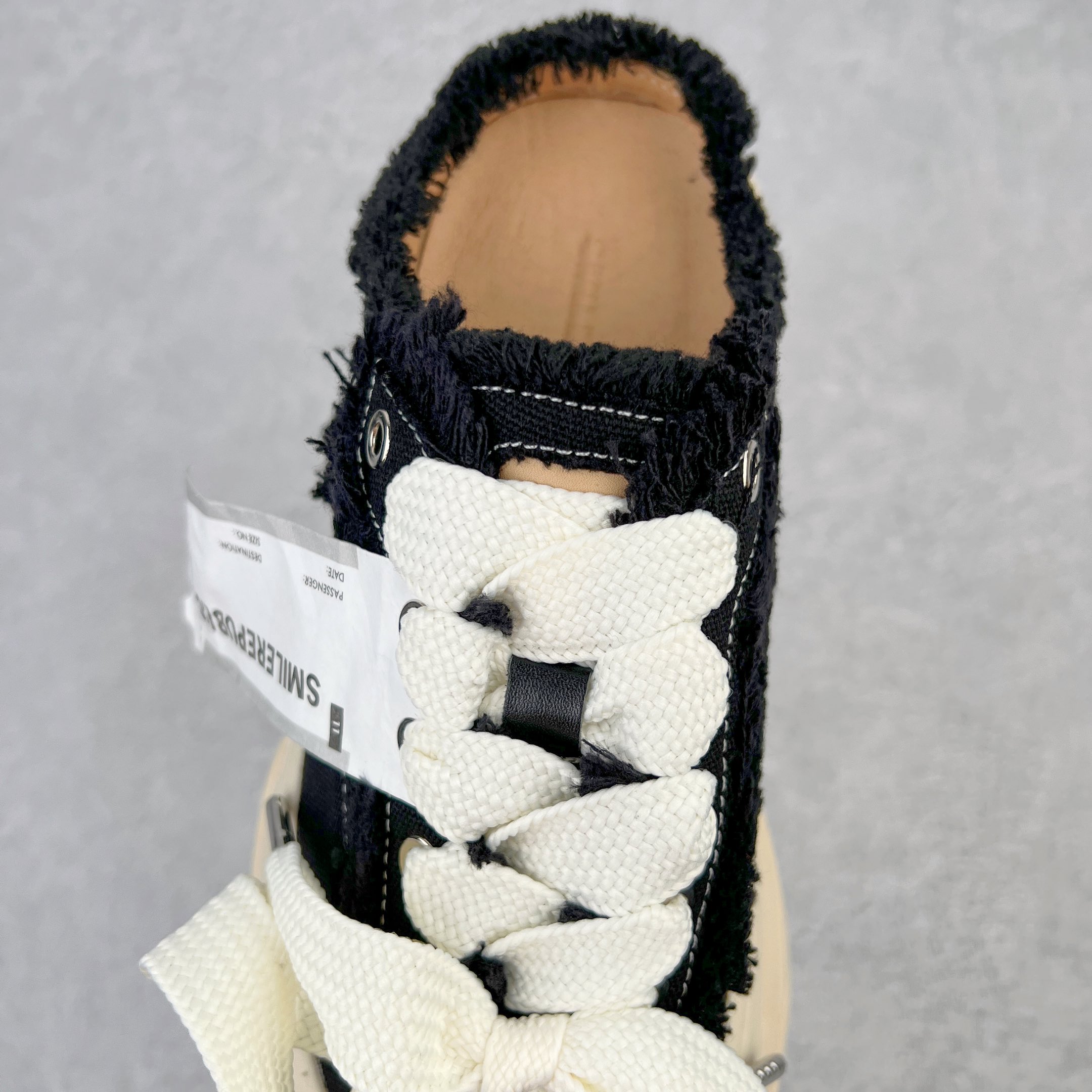 图片[5]-＃开春福利 SMILEREPUBLIC檀健次同款经典新款起司猫低帮开口笑厚底帆布鞋 新晋街头鞋履品牌SMILEREPUBLIC Canvas 系列 以 SMILE 为灵感来源 捕捉潮流 主打柔软的帆布设计 有裁切的羊毛流苏与独特编织技艺 超软水染牛皮内里 注塑成型鞋垫 4cm厘米外增高效果橡胶鞋底 尺码：35 36 37 38 39 40 41 42 43 44-选品中心