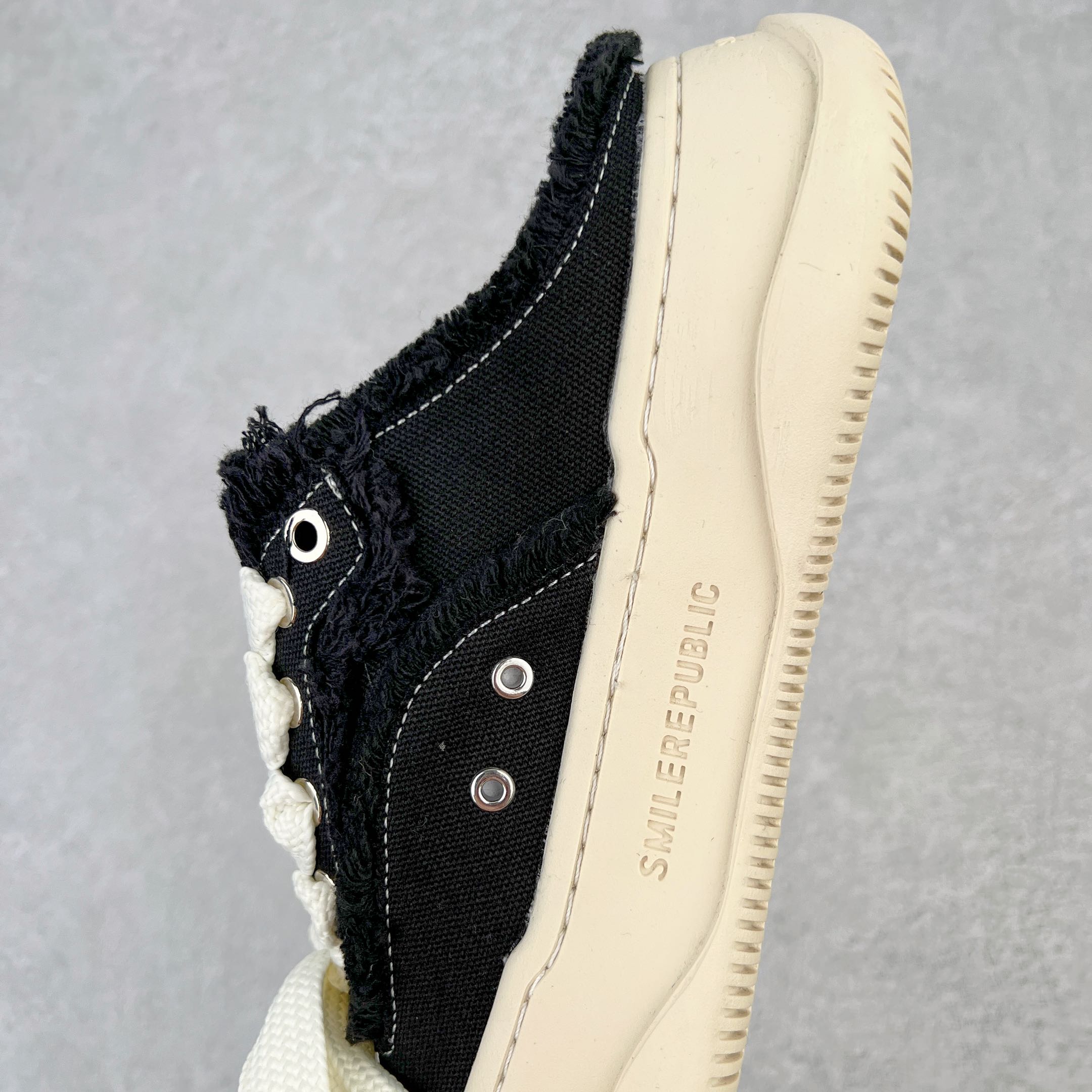 图片[7]-＃开春福利 SMILEREPUBLIC檀健次同款经典新款起司猫低帮开口笑厚底帆布鞋 新晋街头鞋履品牌SMILEREPUBLIC Canvas 系列 以 SMILE 为灵感来源 捕捉潮流 主打柔软的帆布设计 有裁切的羊毛流苏与独特编织技艺 超软水染牛皮内里 注塑成型鞋垫 4cm厘米外增高效果橡胶鞋底 尺码：35 36 37 38 39 40 41 42 43 44-选品中心