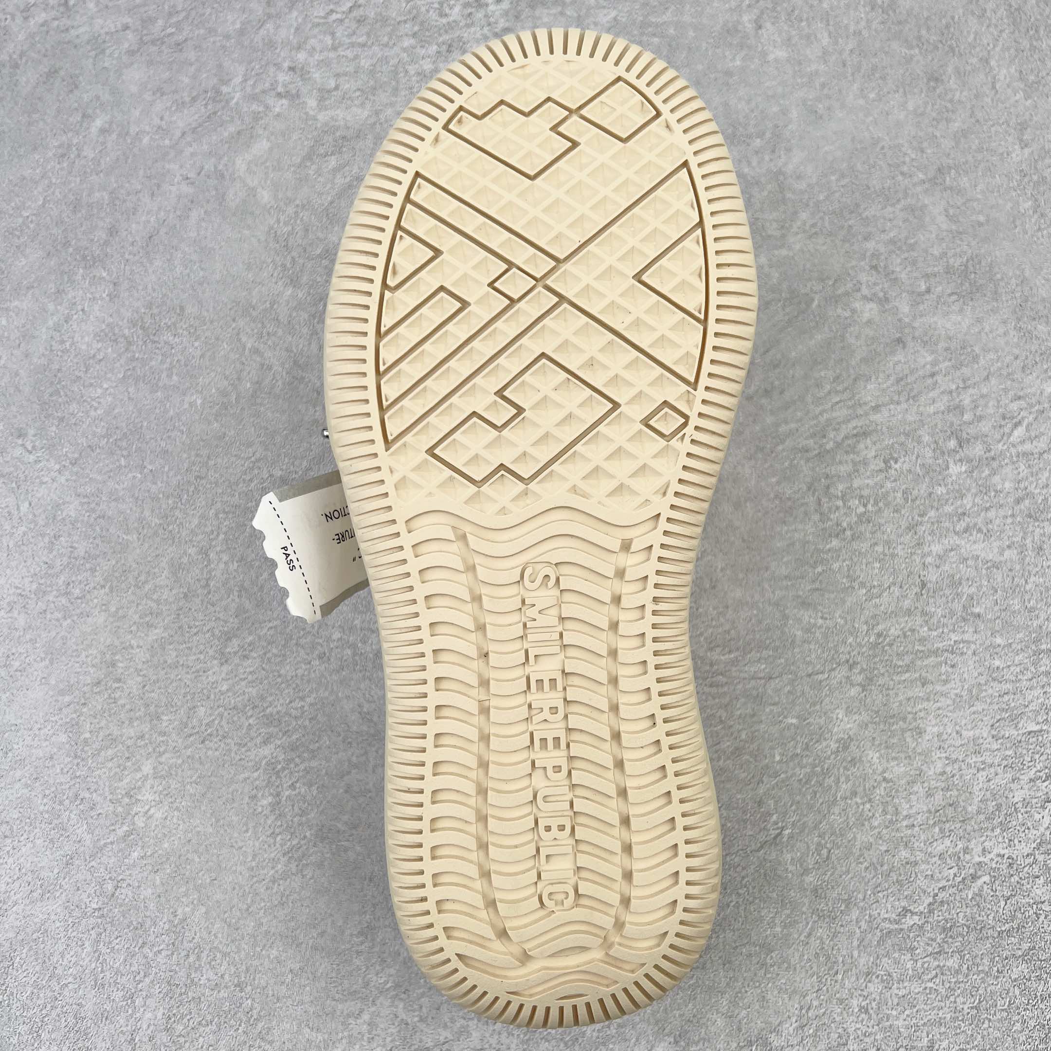 图片[9]-＃开春福利 SMILEREPUBLIC檀健次同款经典新款起司猫低帮开口笑厚底帆布鞋 新晋街头鞋履品牌SMILEREPUBLIC Canvas 系列 以 SMILE 为灵感来源 捕捉潮流 主打柔软的帆布设计 有裁切的羊毛流苏与独特编织技艺 超软水染牛皮内里 注塑成型鞋垫 4cm厘米外增高效果橡胶鞋底 尺码：35 36 37 38 39 40 41 42 43 44-选品中心