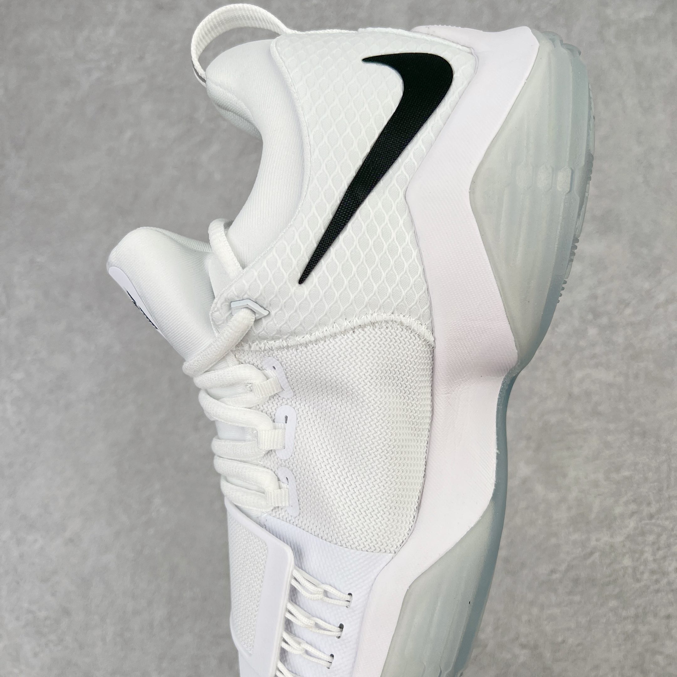 图片[7]-＃K版纯原福利 NK Paul George PG1 保罗乔治一代签名篮球鞋 贝多芬 878628-100 网眼布面与麂皮材质拼接合成的鞋身充满质感 鞋面与鞋底的鱼鳞纹路、携带扣的浮标形状设计的灵感来自于乔治最大的个人爱好一钓鱼 鞋身的F引ywire动态飞线与大绑带设计为球鞋提供了非常优秀的包妻和稳定性 中底则使用了Phylon泡棉加前掌Zoom Air气垫 带来轻盈而富有回弹力的缓震效果 球鞋后部的3M反光条设计则寓意着他那次著名的受伤事件 尺码：39 40 40.5 41 42 42.5 43 44 44.5 45 46-选品中心