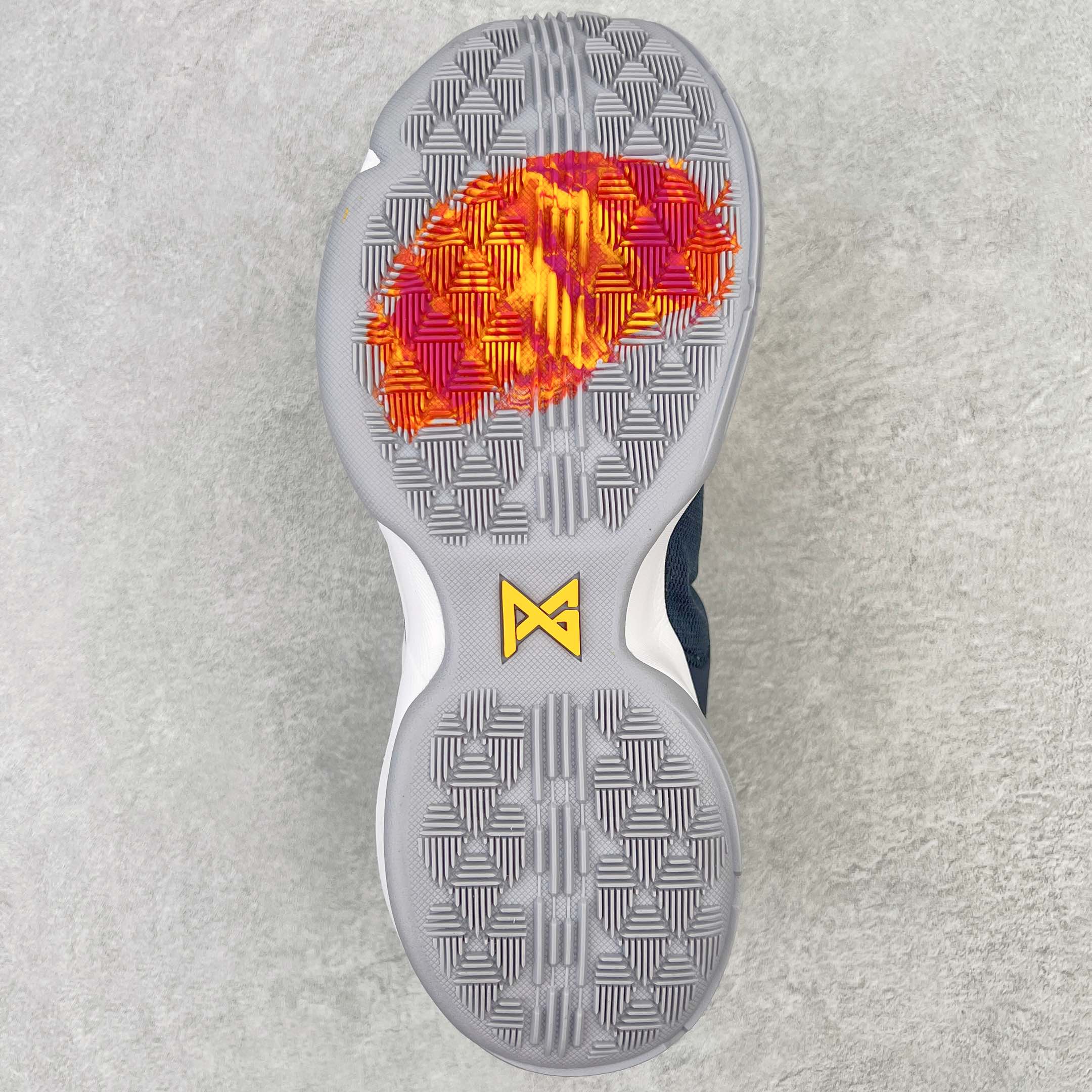 图片[9]-＃K版纯原福利 NK Paul George PG1 保罗乔治一代签名篮球鞋 步行者 878628-417 网眼布面与麂皮材质拼接合成的鞋身充满质感 鞋面与鞋底的鱼鳞纹路、携带扣的浮标形状设计的灵感来自于乔治最大的个人爱好一钓鱼 鞋身的F引ywire动态飞线与大绑带设计为球鞋提供了非常优秀的包妻和稳定性 中底则使用了Phylon泡棉加前掌Zoom Air气垫 带来轻盈而富有回弹力的缓震效果 球鞋后部的3M反光条设计则寓意着他那次著名的受伤事件 尺码：39 40 40.5 41 42 42.5 43 44 44.5 45 46-选品中心