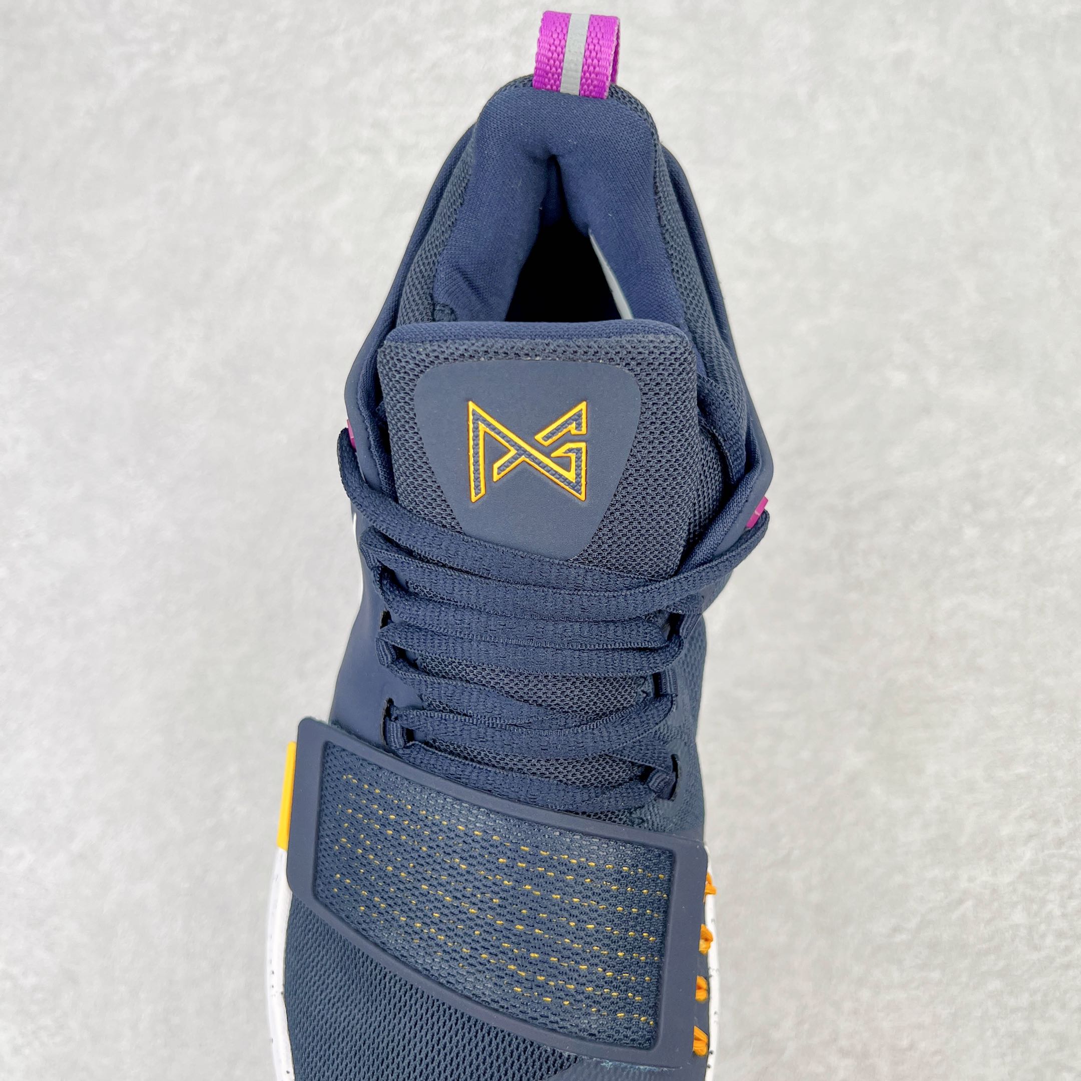 图片[5]-＃K版纯原福利 NK Paul George PG1 保罗乔治一代签名篮球鞋 步行者 878628-417 网眼布面与麂皮材质拼接合成的鞋身充满质感 鞋面与鞋底的鱼鳞纹路、携带扣的浮标形状设计的灵感来自于乔治最大的个人爱好一钓鱼 鞋身的F引ywire动态飞线与大绑带设计为球鞋提供了非常优秀的包妻和稳定性 中底则使用了Phylon泡棉加前掌Zoom Air气垫 带来轻盈而富有回弹力的缓震效果 球鞋后部的3M反光条设计则寓意着他那次著名的受伤事件 尺码：39 40 40.5 41 42 42.5 43 44 44.5 45 46-选品中心