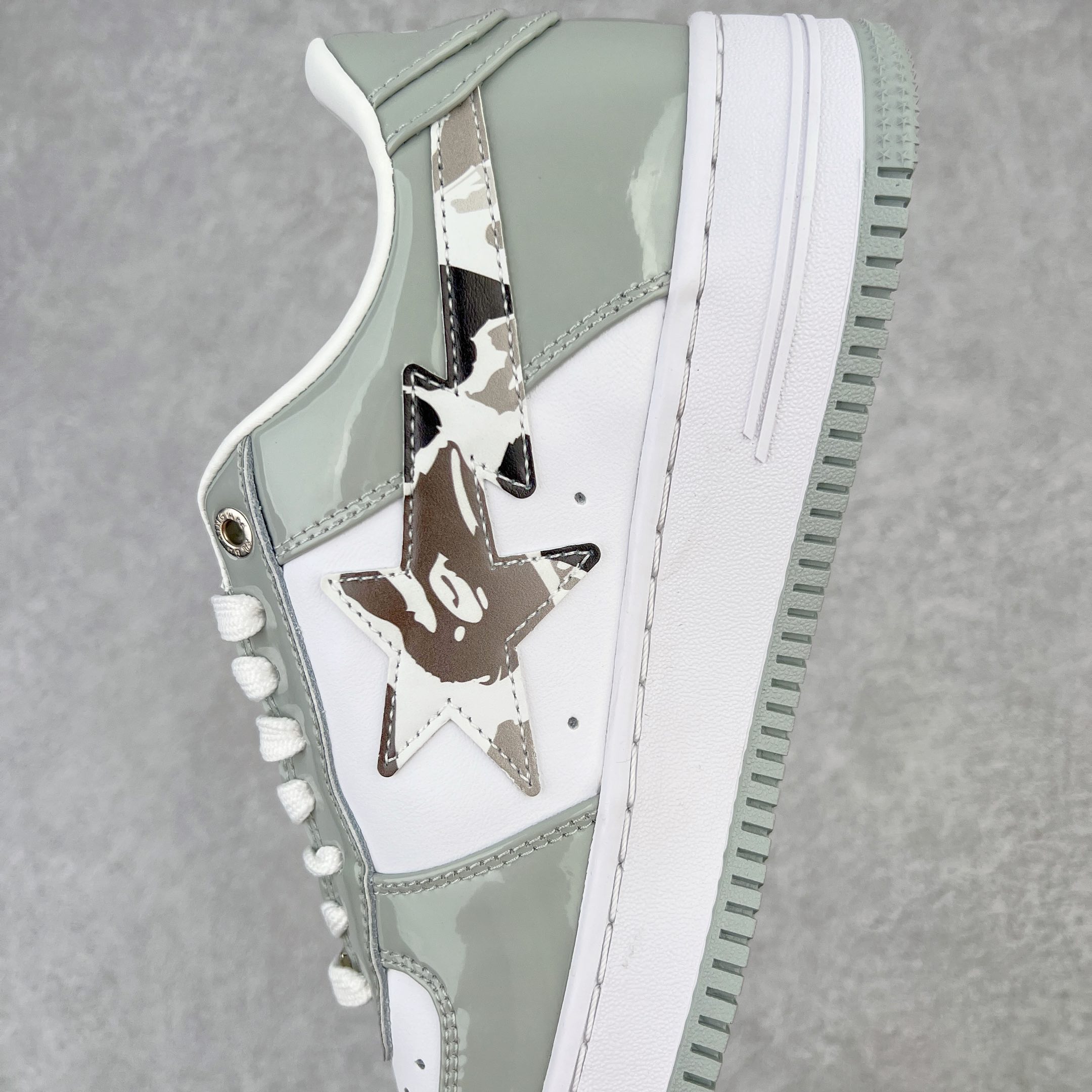 图片[7]-＃C版纯原 Bape Sta To Low 明星同款 猿人头经典漆皮低帮运动休闲板鞋 全套原纸板楦头开发 确保原汁原味 市场最完美低趴版型 一比一鞋头弧度高度鞋身弧度 外贸平台指定订单 匠心打造 开发时长超过半年 独家私模磨具冲刀加持 原厂特供皮料光泽色卡零偏差 内里均采用市场最好的超软原厂填充棉 原数据进口机台高频印压LOGO 最高QC检验标准 控制溢胶瑕疵 深浅定位均保持zp一致 中底嵌入Ortholite缓震材质 全套原包装 包含猿人logo 定制防尘袋 尺码：36 36.5 37 38 38.5 40 40.5 41 42 42.5 43 44 44.5 45 46-选品中心