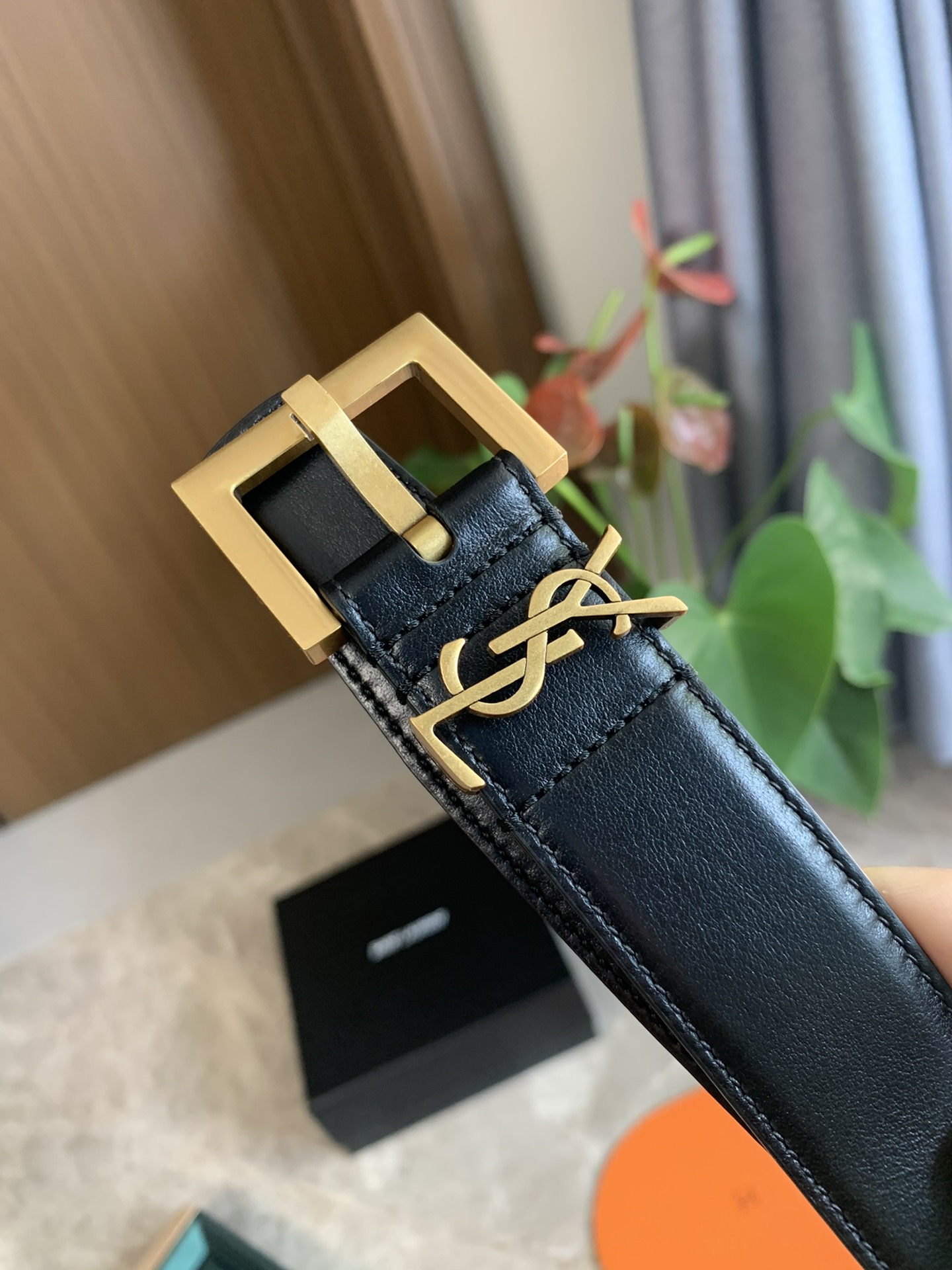 YSL Saint-Lorland Belt: Double-Sided Leather, CASSANDRE Ring, 3.0 cm Width.