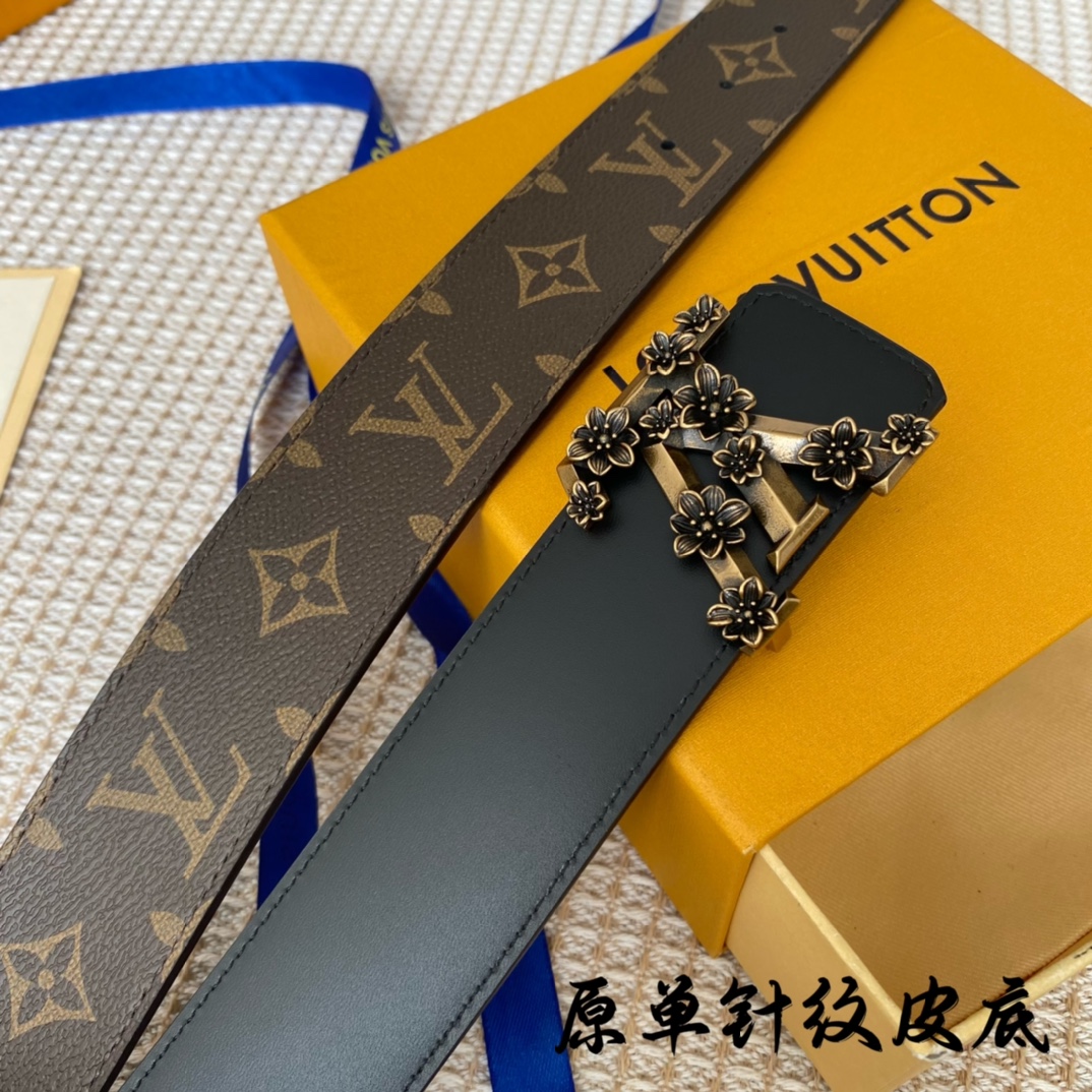 寬40mm驢家新品寬度40mm驢家早春新品腰帶系列意大利原廠皮料搭配新型小花點綴掛扣全方位精打細磨精密度