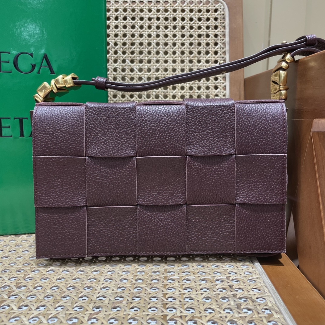Bottega Veneta CASSETTE 23CM BAG 666870酒红色