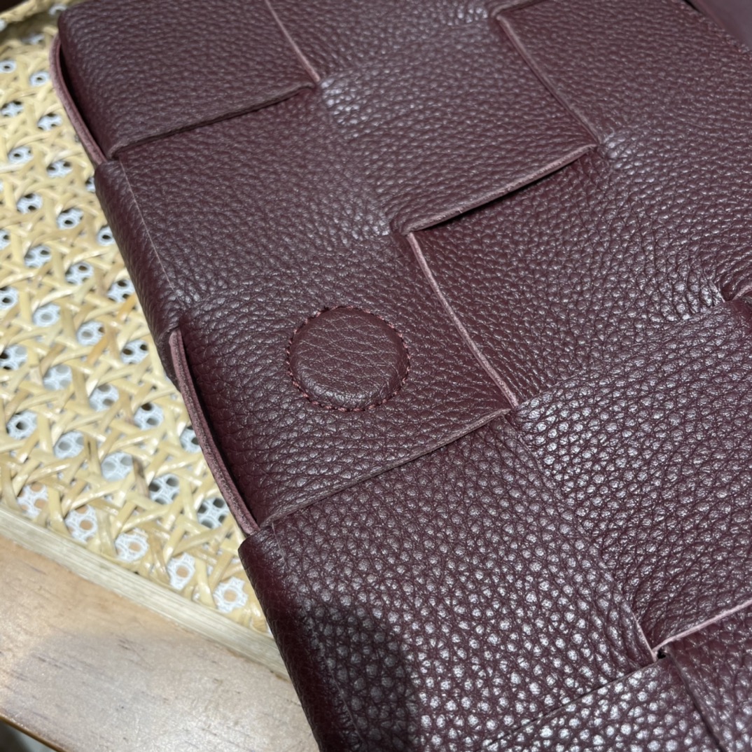 Bottega Veneta CASSETTE 23CM BAG 666870酒红色