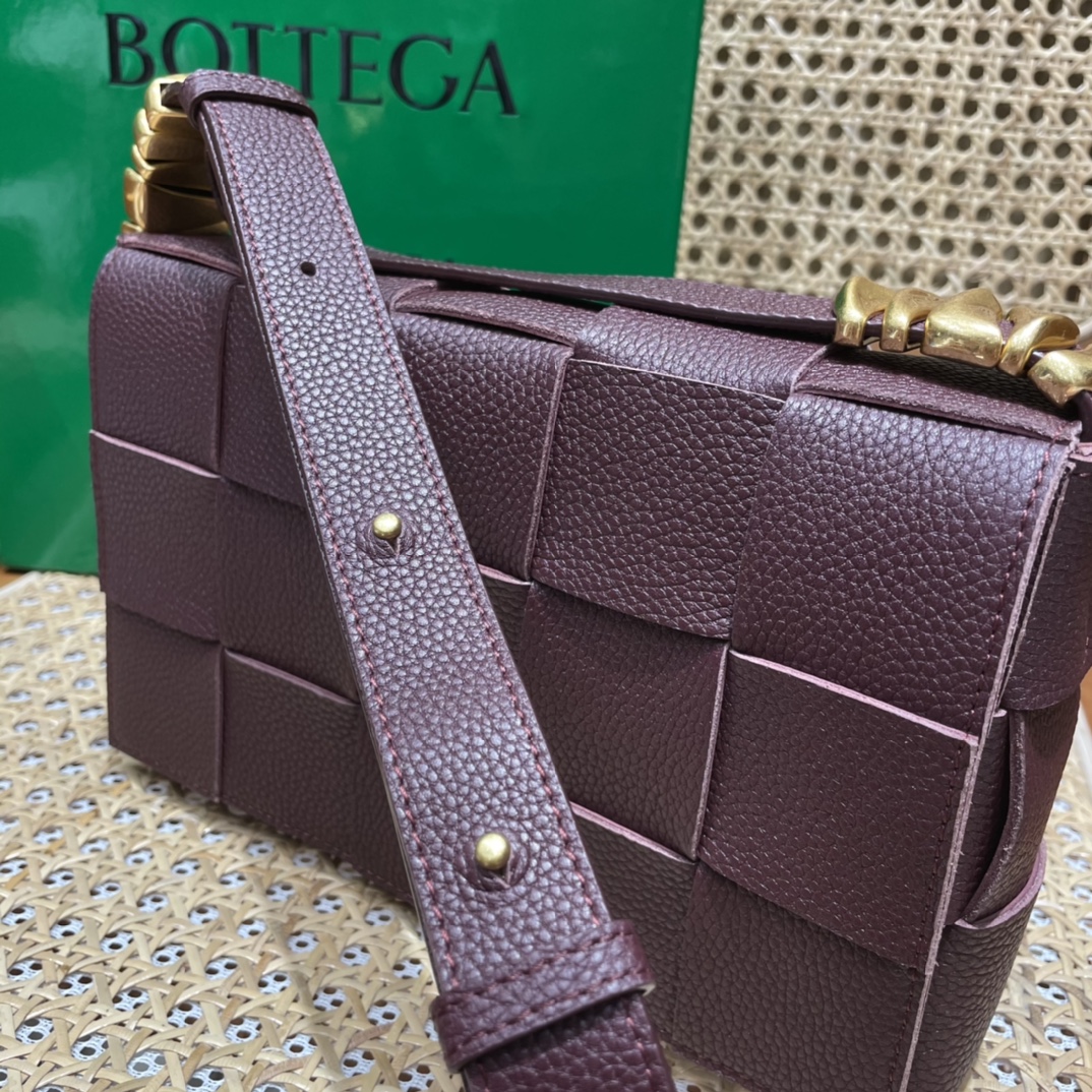 Bottega Veneta CASSETTE 23CM BAG 666870酒红色